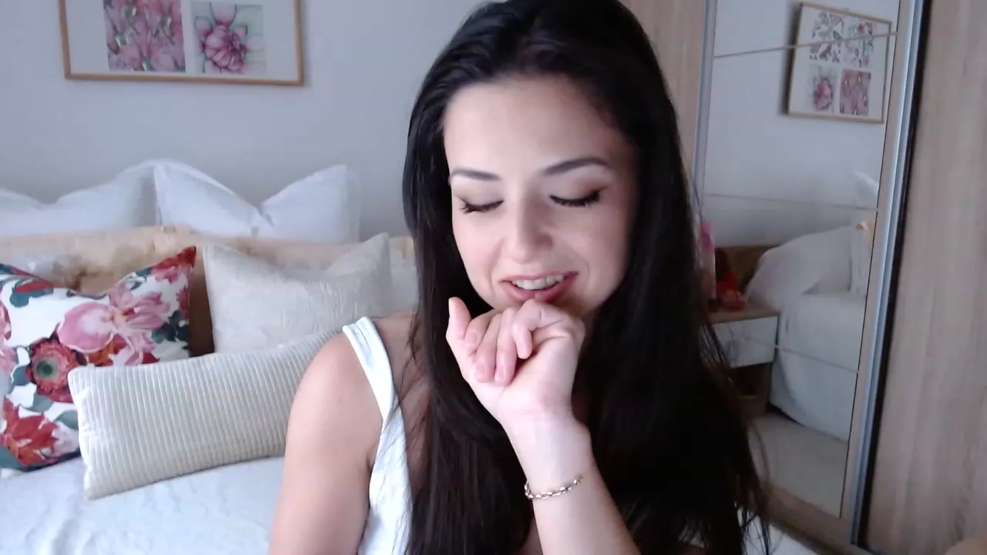 Gallery image thumbnail from cheetah_'s myfreecams stream on, 06/19/2023, 13:27 image 4 of 20