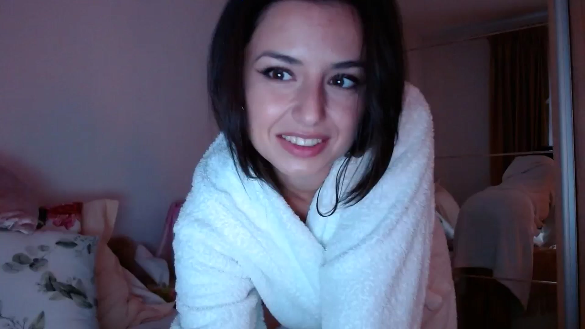 Gallery image thumbnail from cheetah_'s myfreecams stream on, 10/16/2024, 15:21 image 1 of 20