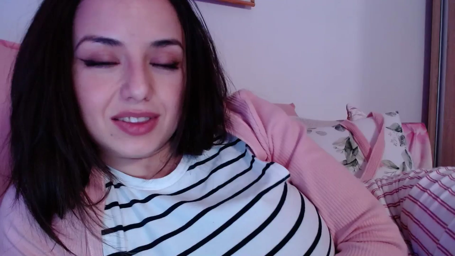 Gallery image thumbnail from cheetah_'s myfreecams stream on, 02/26/2025, 16:26 image 4 of 20