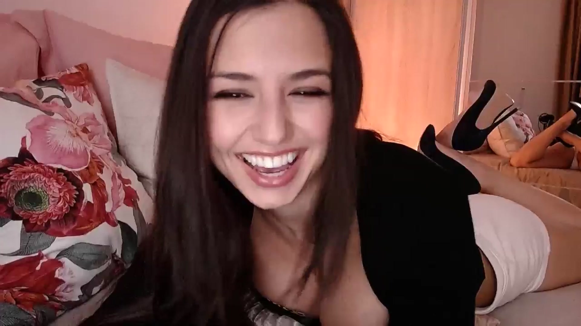 Gallery image thumbnail from cheetah_'s myfreecams stream on, 12/20/2025, 13:50 image 15 of 20