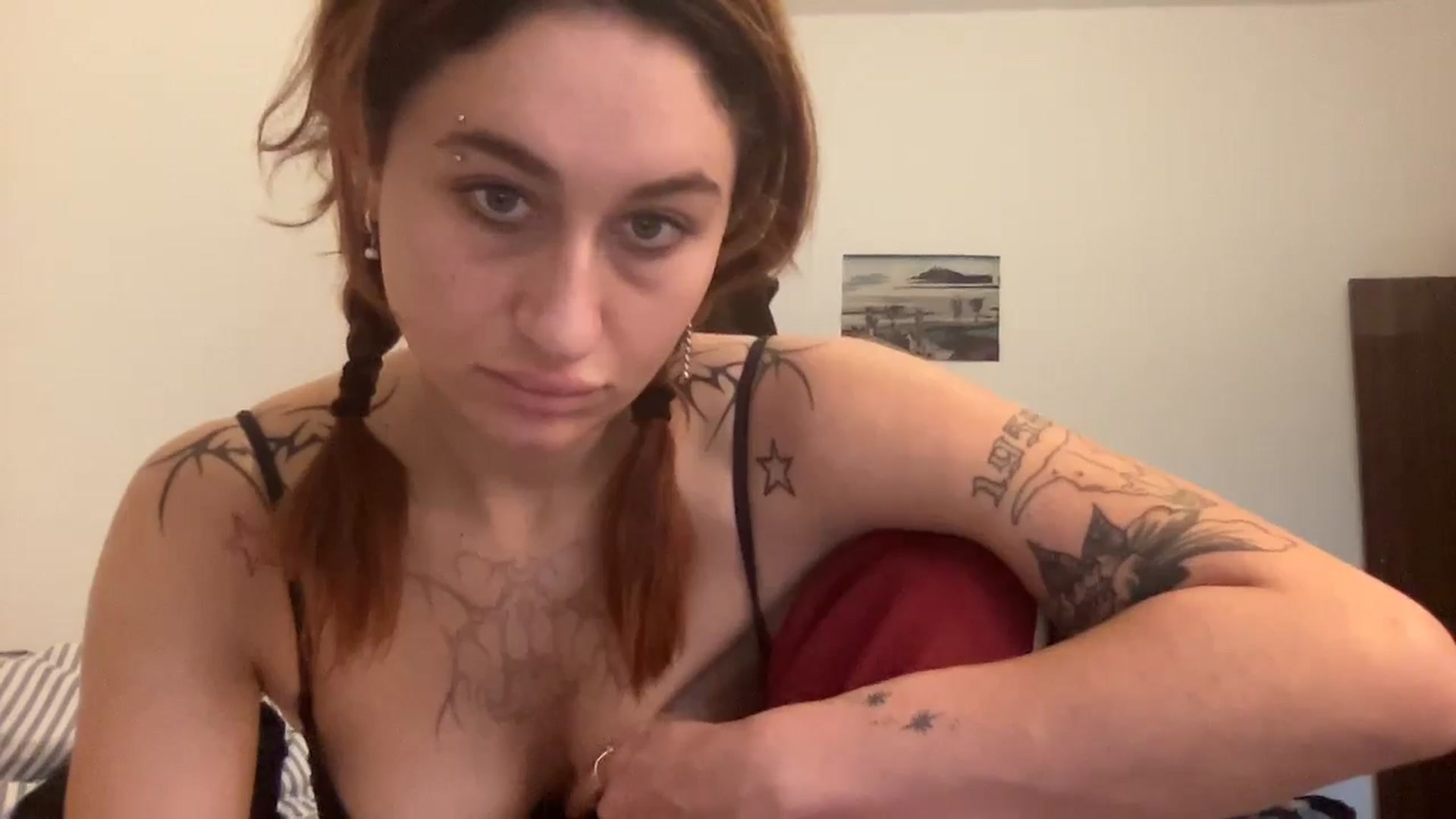 Gallery image thumbnail from cherrybabbbby's myfreecams stream on, 11/10/2024, 15:30 image 12 of 20