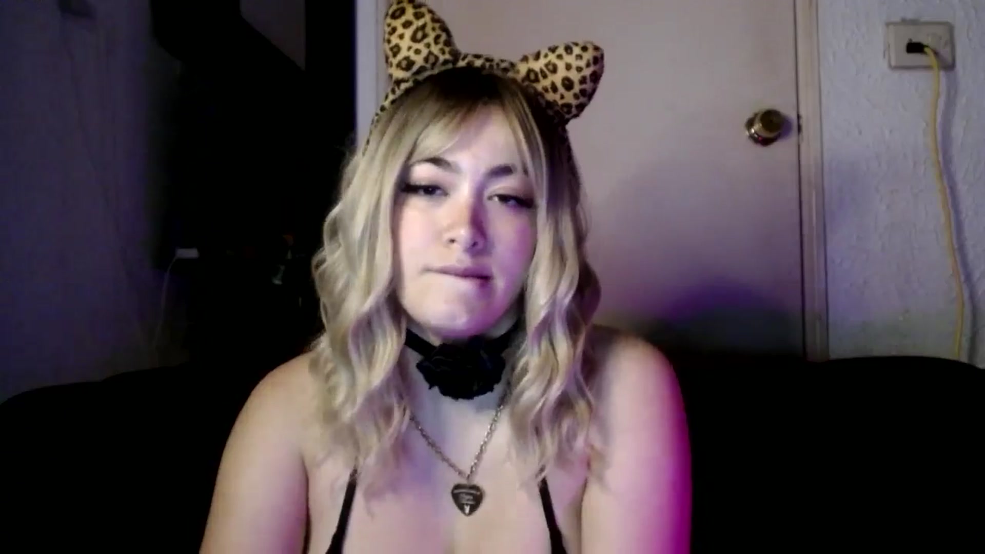 Gallery image thumbnail from cherrybaby's myfreecams stream on, 06/19/2024, 05:25 image 4 of 20