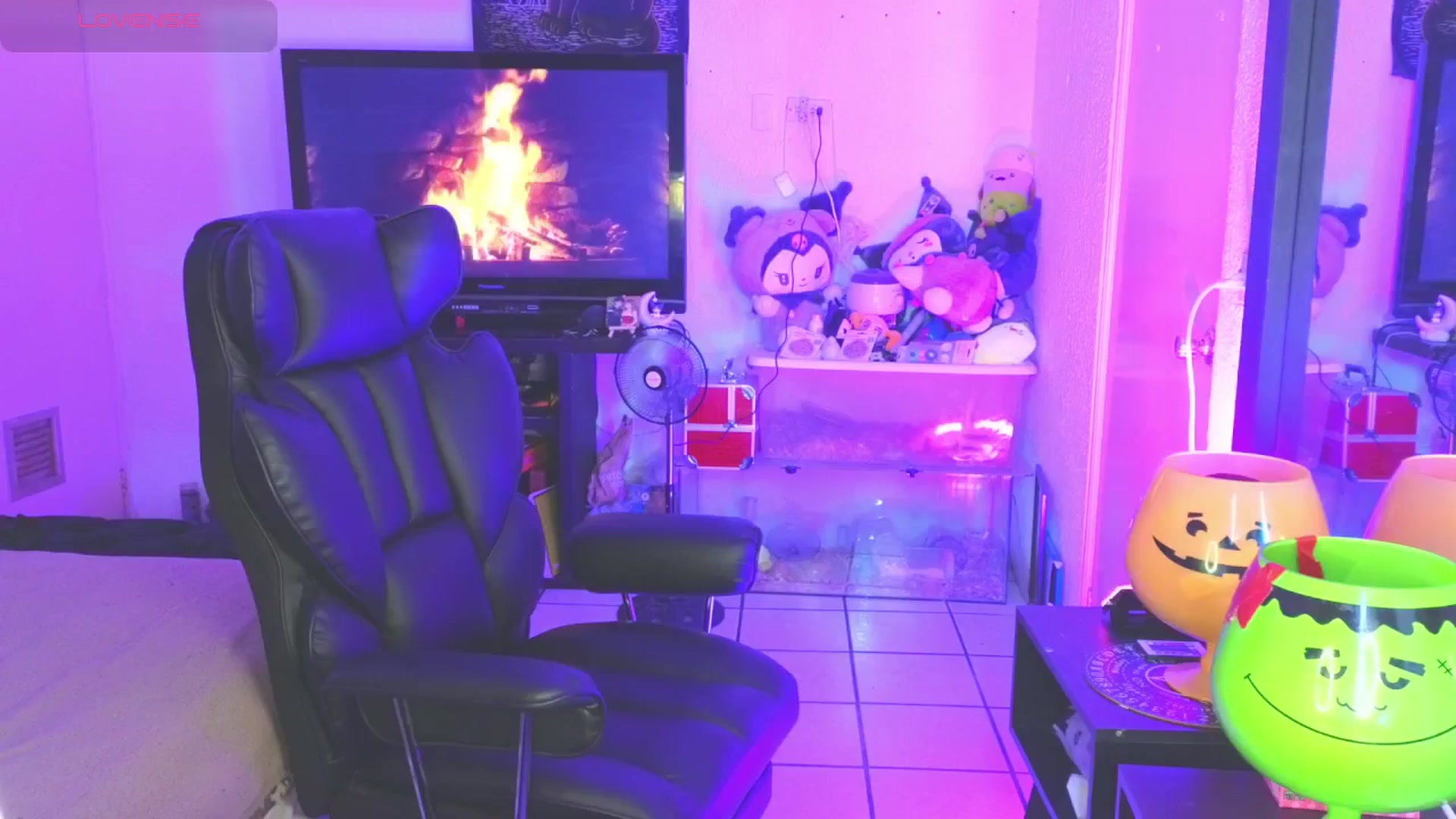 Gallery image thumbnail from cherrybaby's myfreecams stream on, 05/27/2025, 21:08 image 7 of 20