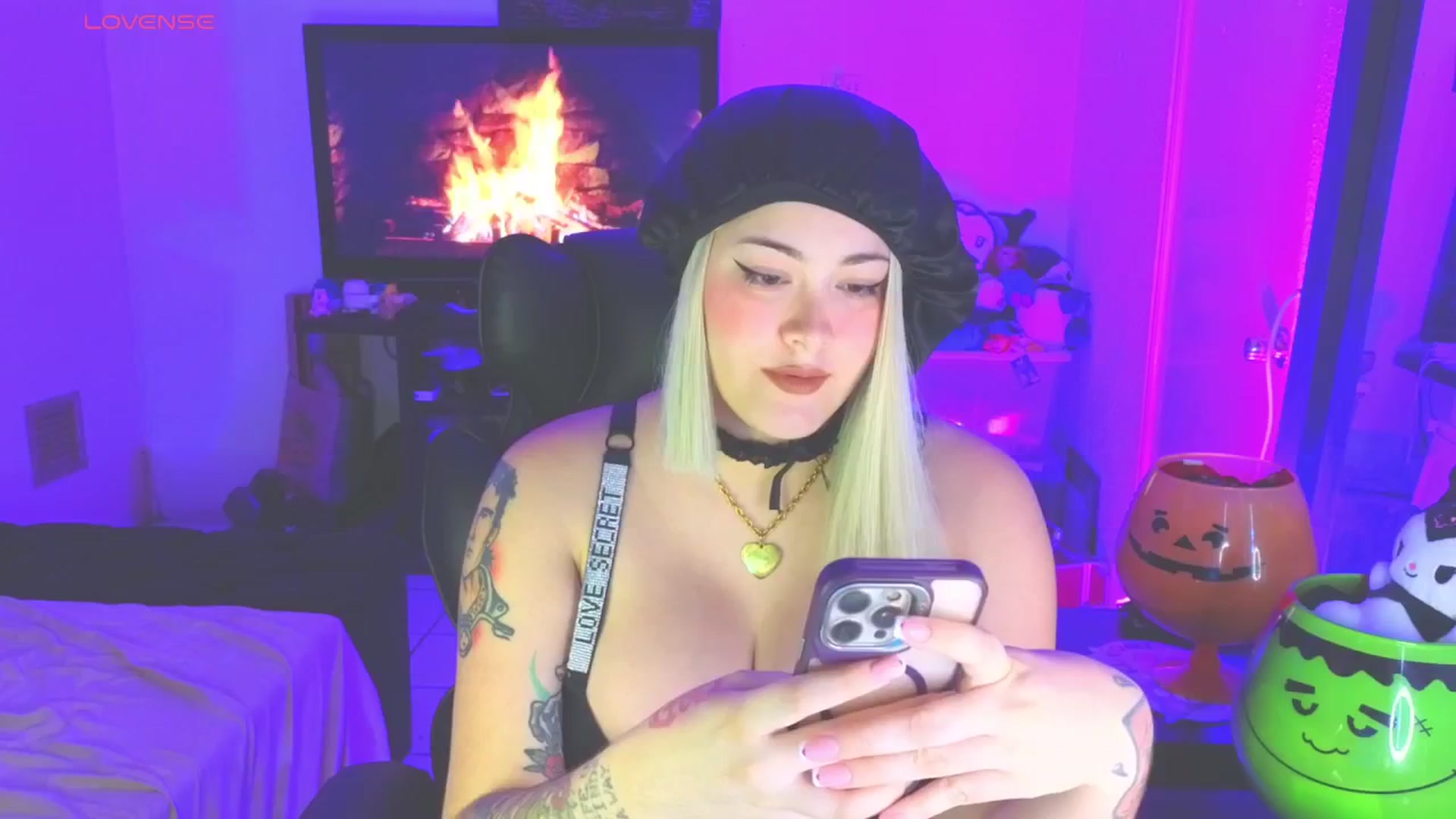 Gallery image thumbnail from cherrybaby's myfreecams stream on, 08/28/2025, 22:58 image 16 of 20