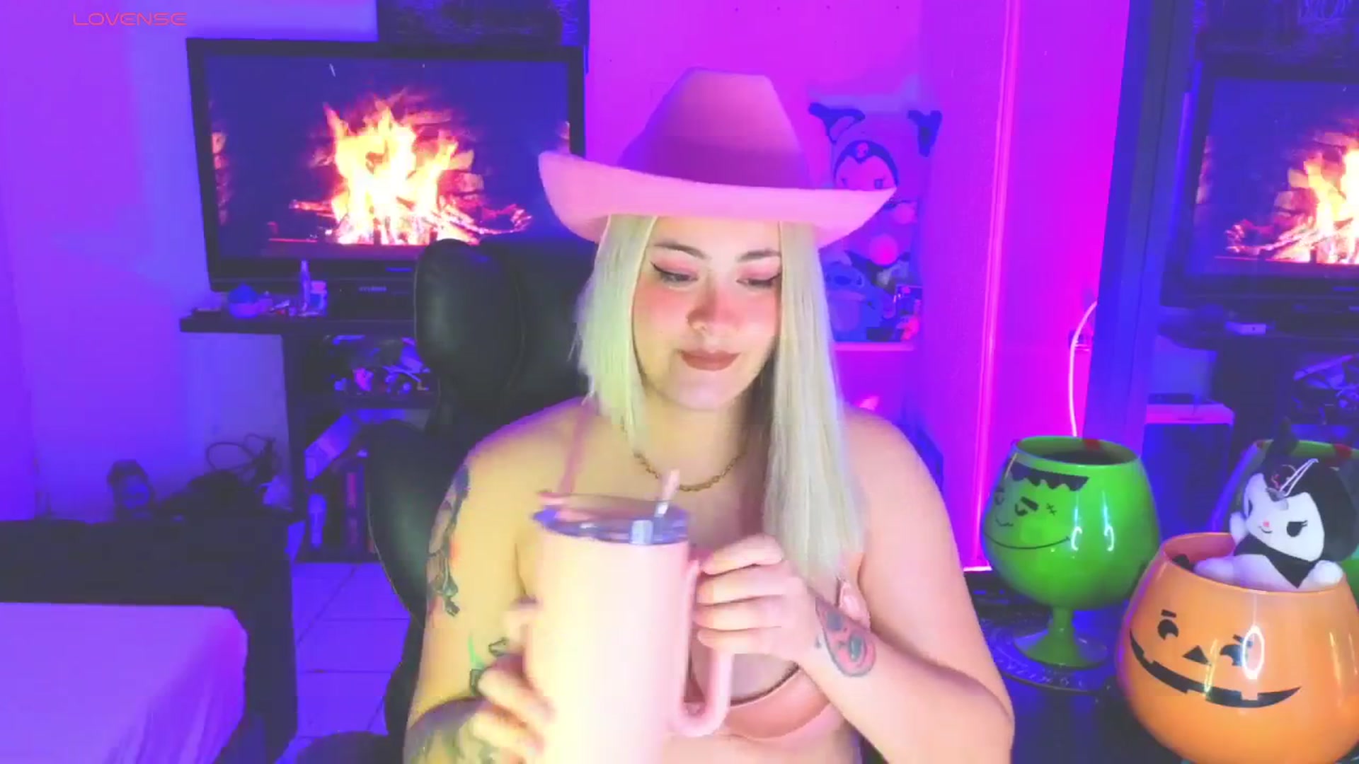 Gallery image thumbnail from cherrybaby's myfreecams stream on, 09/19/2025, 24:05 image 7 of 20