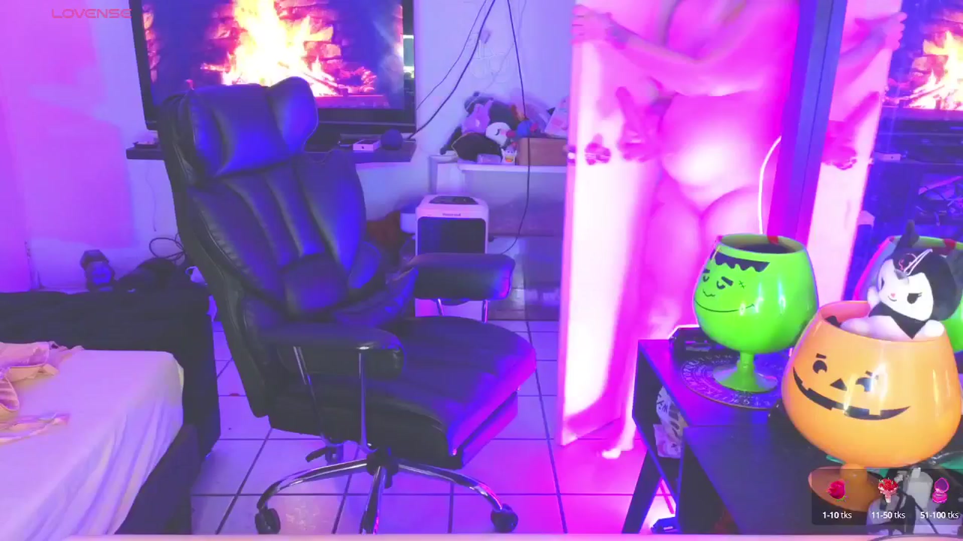 Gallery image thumbnail from cherrybaby's myfreecams stream on, 09/19/2025, 24:05 image 17 of 20