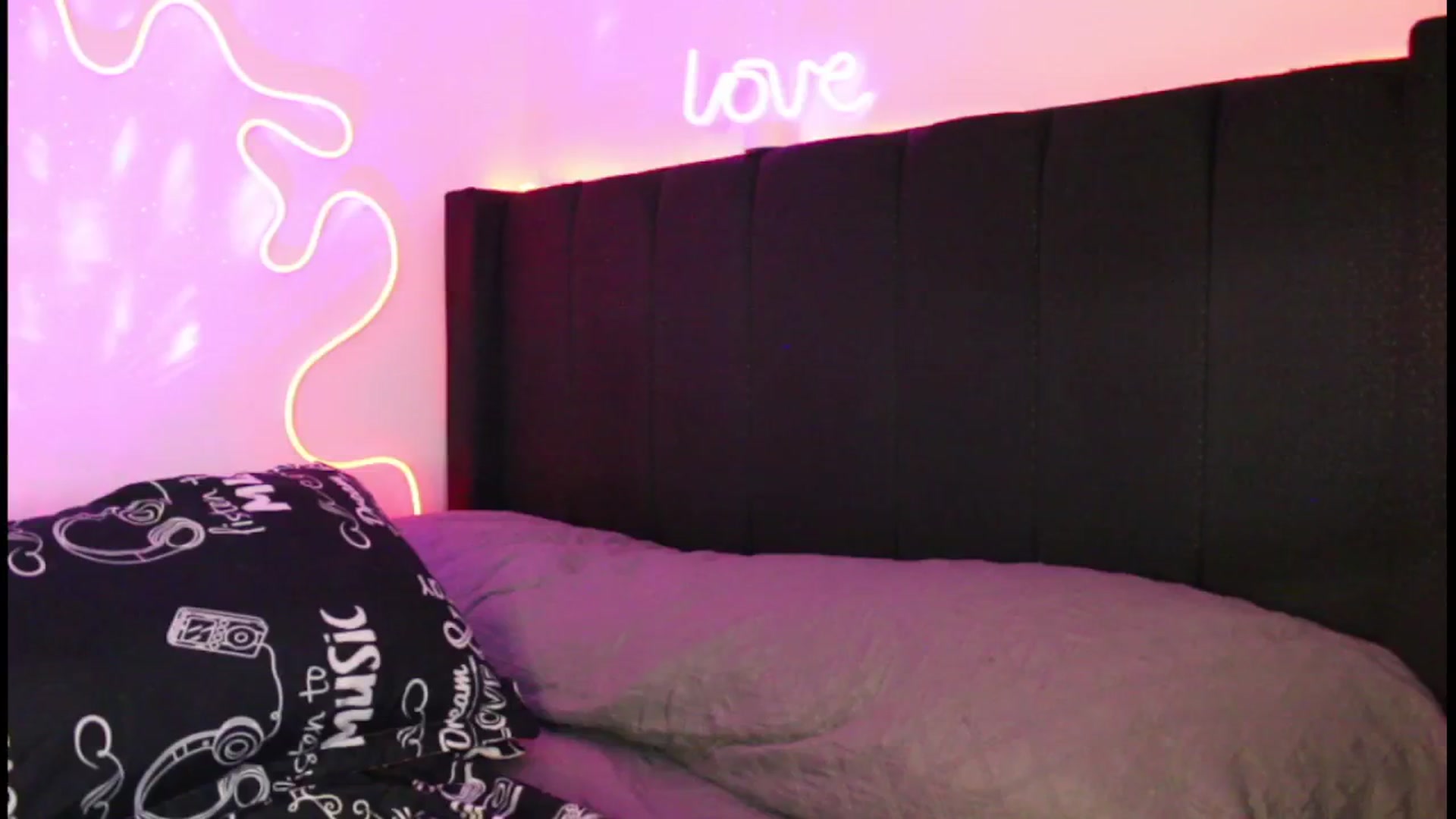 Gallery image thumbnail from cherryladyy's myfreecams stream on, 05/22/2024, 01:23 image 9 of 20