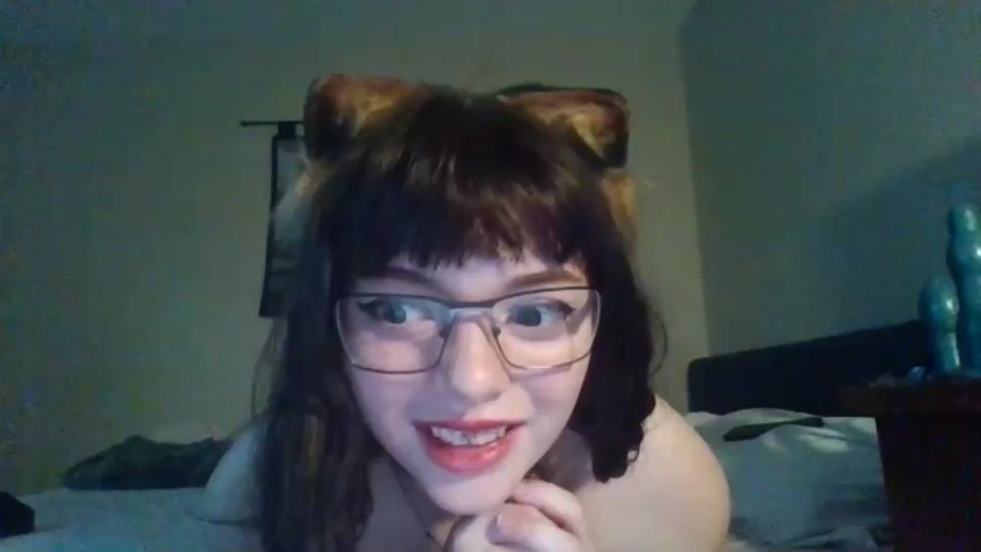 Gallery image thumbnail from cherrypeachxo's myfreecams stream on, 06/18/2025, 23:39 image 19 of 20