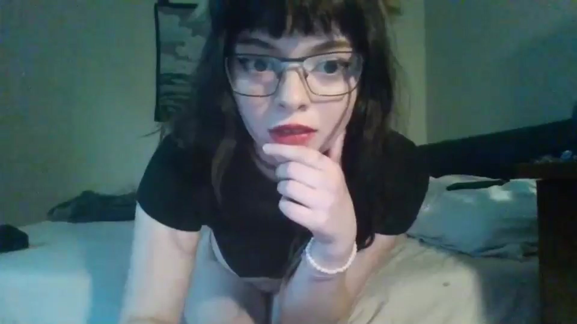 Gallery image thumbnail from cherrypeachxo's myfreecams stream on, 06/18/2025, 23:39 image 4 of 20