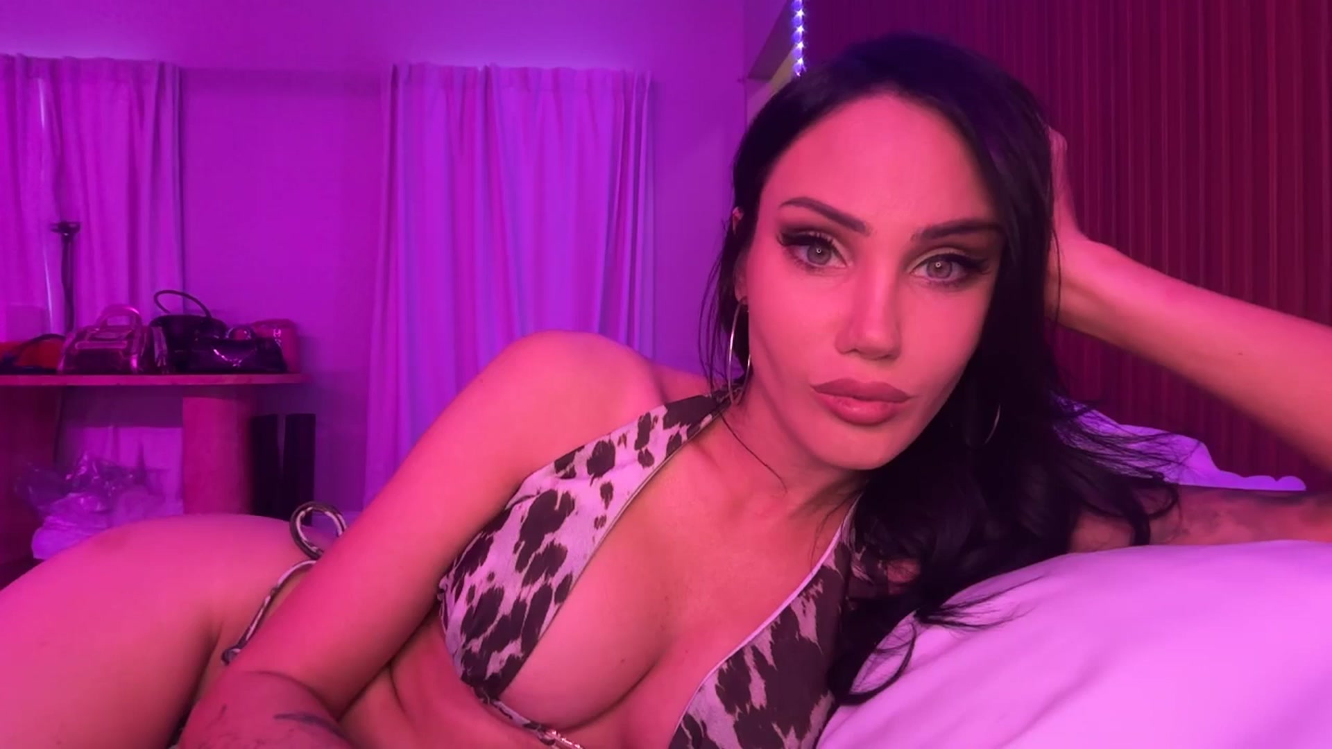 Gallery image thumbnail from cherrysoda's myfreecams stream on, 05/03/2026, 01:36 image 2 of 20