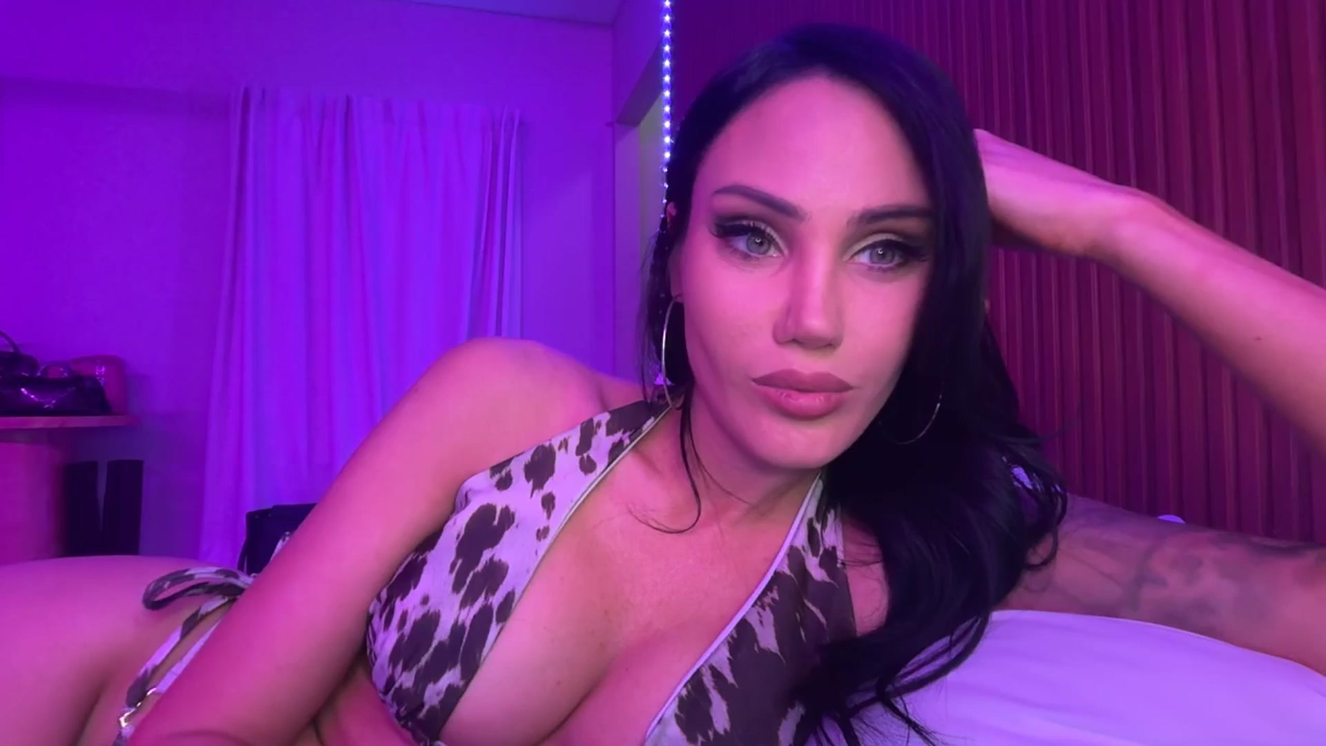 Gallery image thumbnail from cherrysoda's myfreecams stream on, 05/03/2026, 01:36 image 6 of 20
