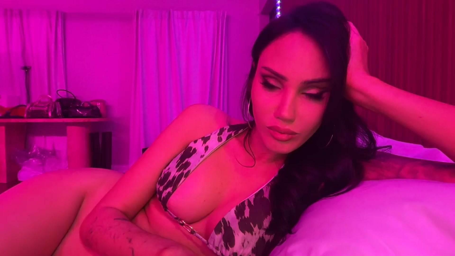 Gallery image thumbnail from cherrysoda's myfreecams stream on, 05/03/2026, 01:36 image 19 of 20