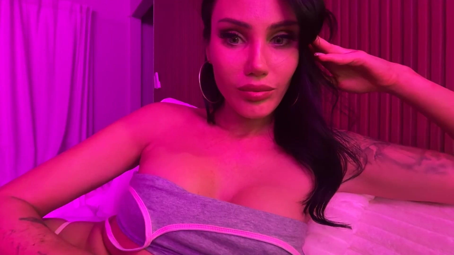 Gallery image thumbnail from cherrysoda's myfreecams stream on, 05/03/2026, 08:09 image 17 of 20