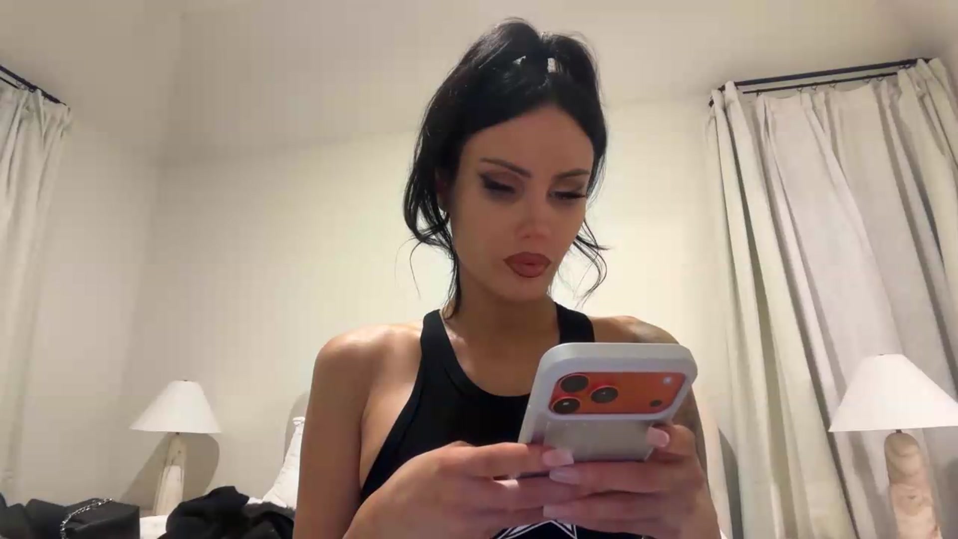Gallery image thumbnail from cherrysoda's myfreecams stream on, 05/15/2026, 06:18 image 19 of 20