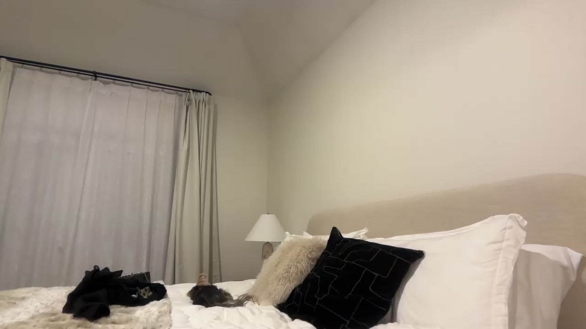 Gallery image thumbnail from cherrysoda's myfreecams stream on, 05/15/2026, 06:18 image 14 of 20