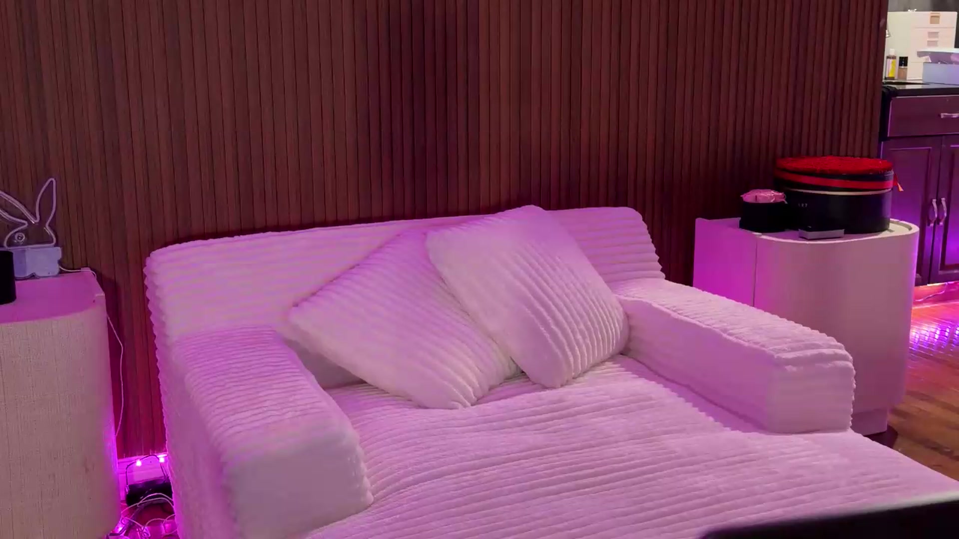 Gallery image thumbnail from cherrysoda's myfreecams stream on, 07/10/2026, 03:46 image 3 of 20