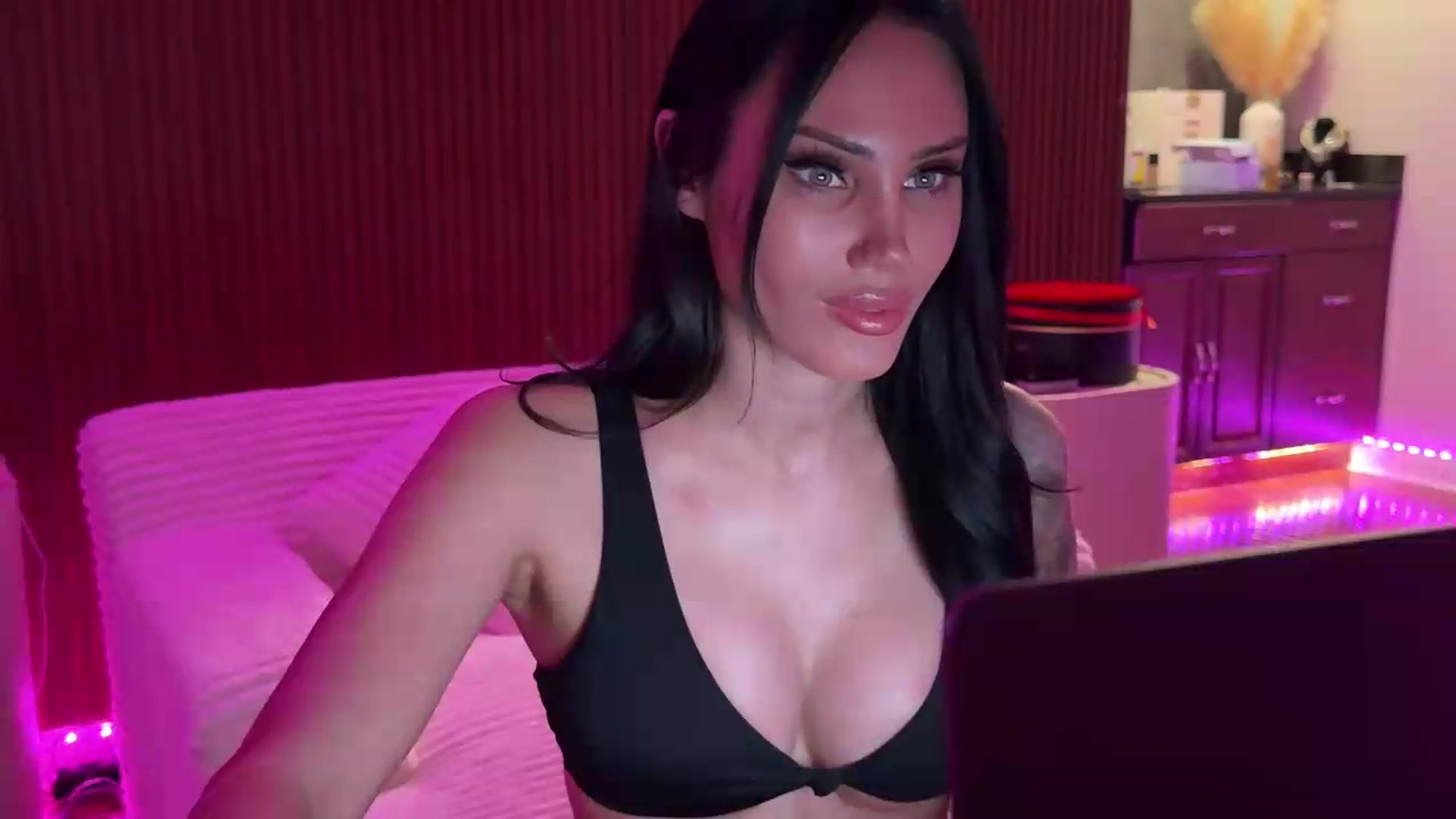 Gallery image thumbnail from cherrysoda's myfreecams stream on, 07/10/2026, 03:46 image 18 of 20