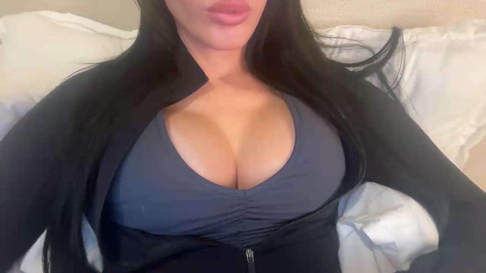 Gallery image thumbnail from cherrysoda's myfreecams stream on, 08/03/2026, 24:48 image 7 of 20