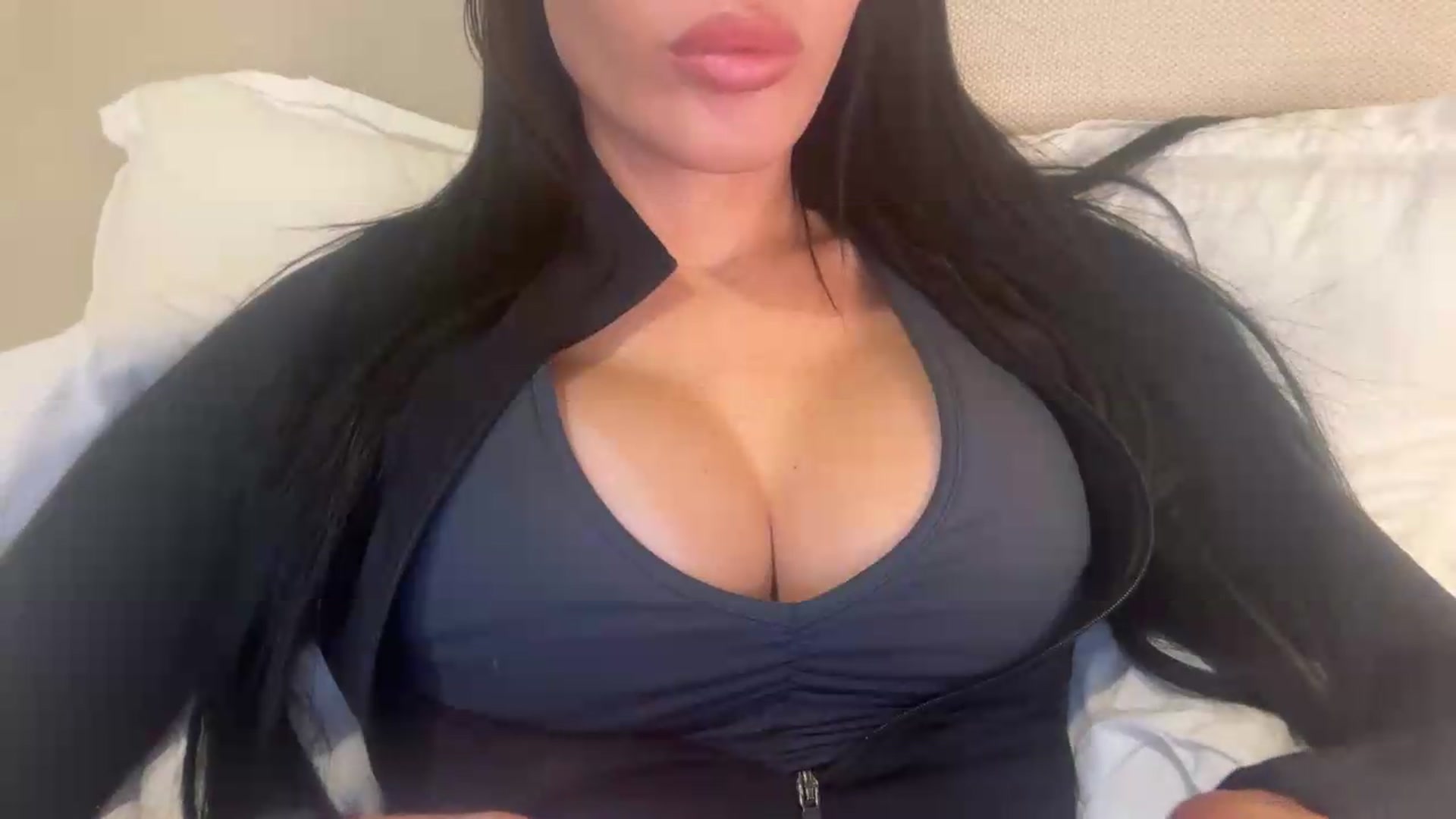 Gallery image thumbnail from cherrysoda's myfreecams stream on, 08/03/2026, 24:48 image 2 of 20