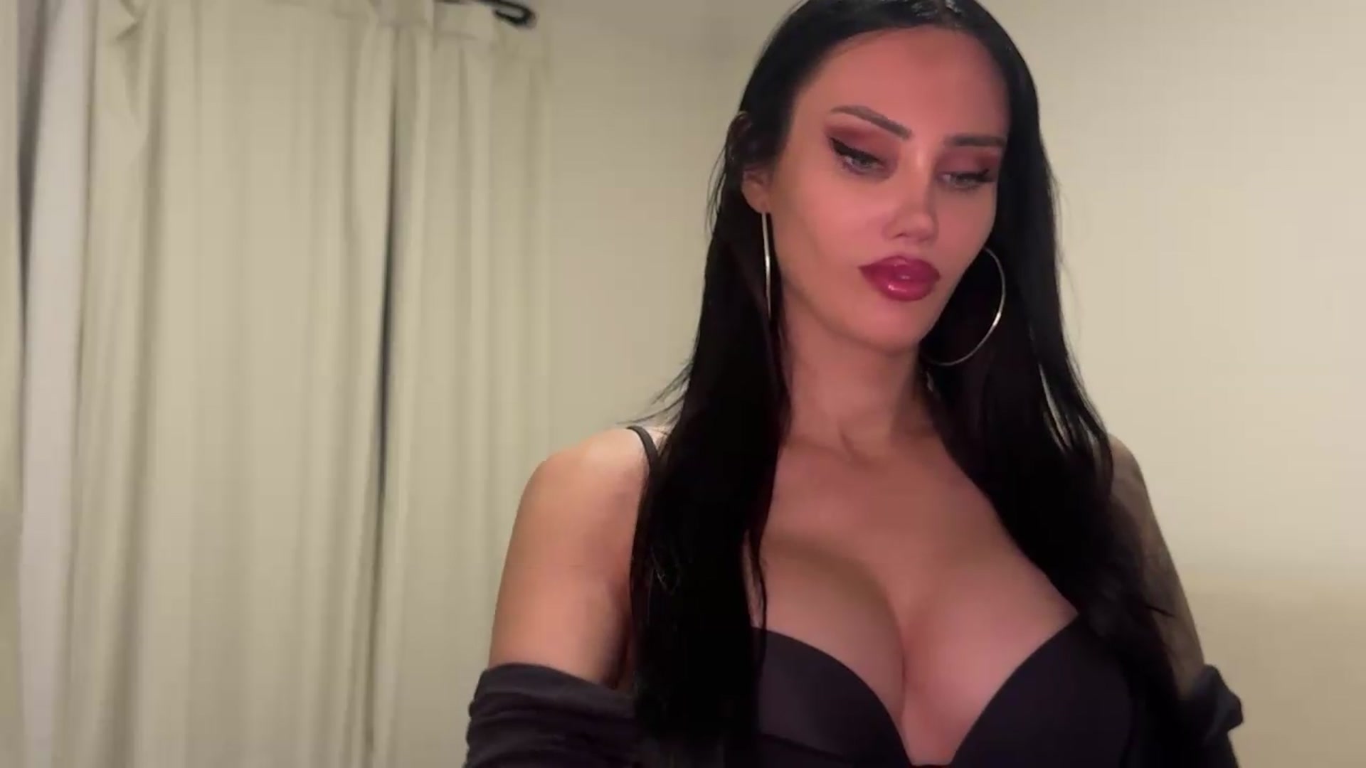 Gallery image thumbnail from cherrysoda's myfreecams stream on, 09/03/2026, 01:33 image 6 of 20