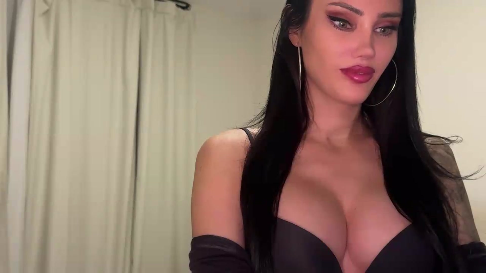 Gallery image thumbnail from cherrysoda's myfreecams stream on, 09/03/2026, 01:33 image 12 of 20