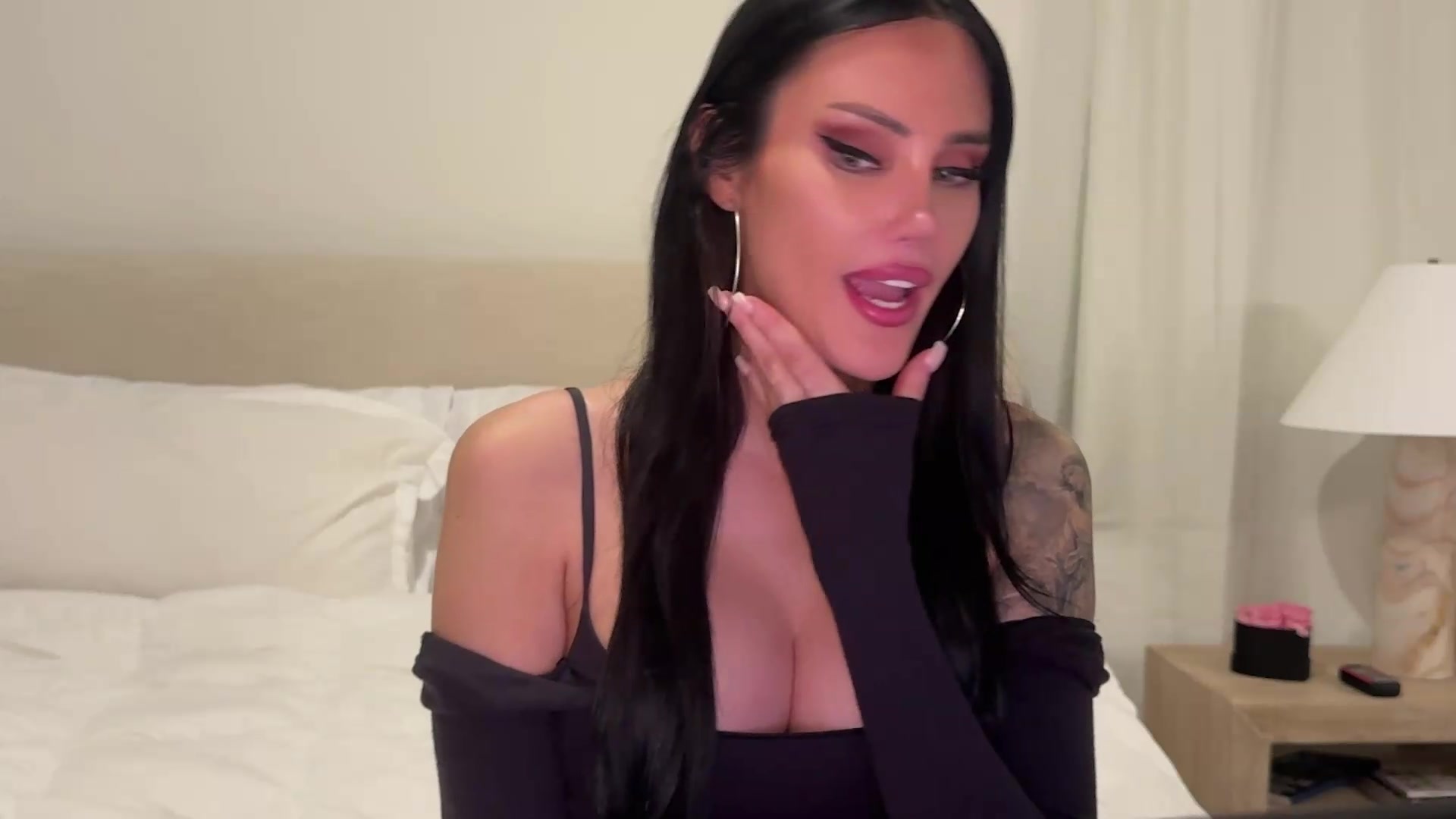 Gallery image thumbnail from cherrysoda's myfreecams stream on, 09/03/2026, 03:45 image 3 of 20