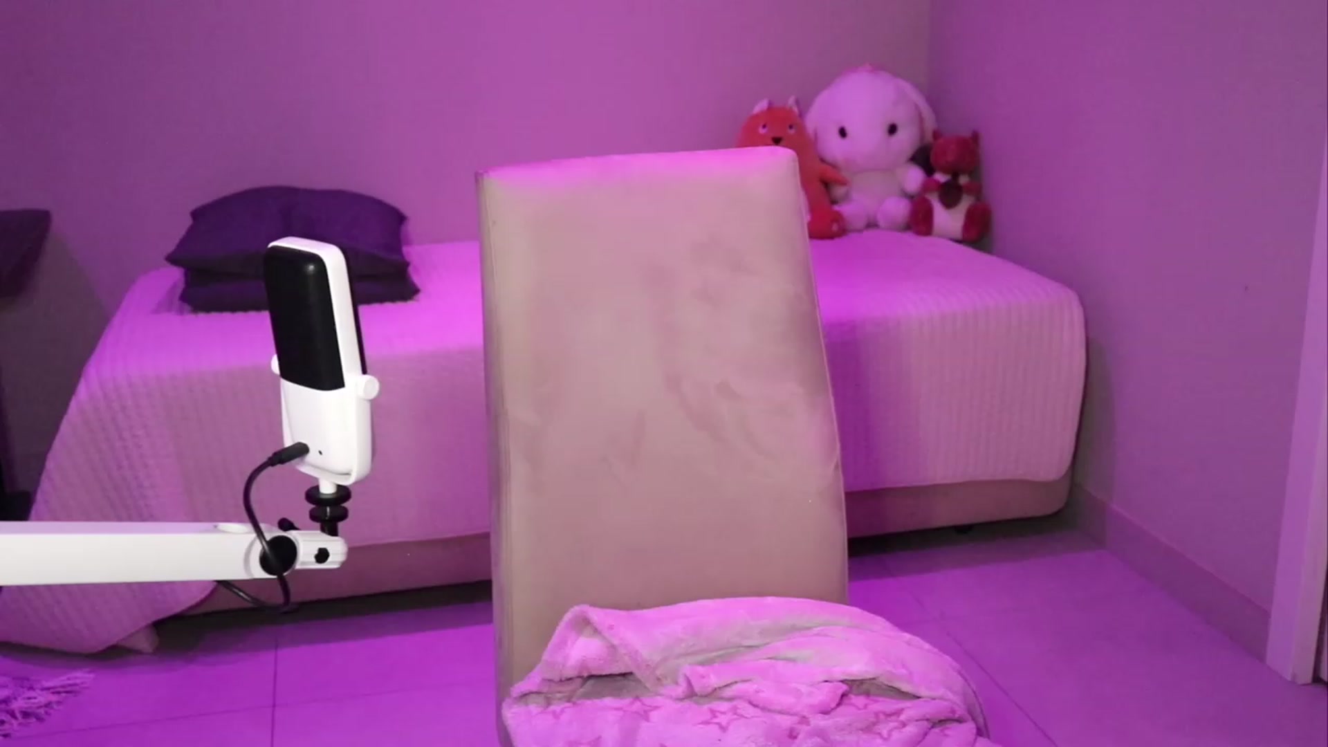 Gallery image thumbnail from chiidrae's myfreecams stream on, 12/23/2023, 22:25 image 18 of 20