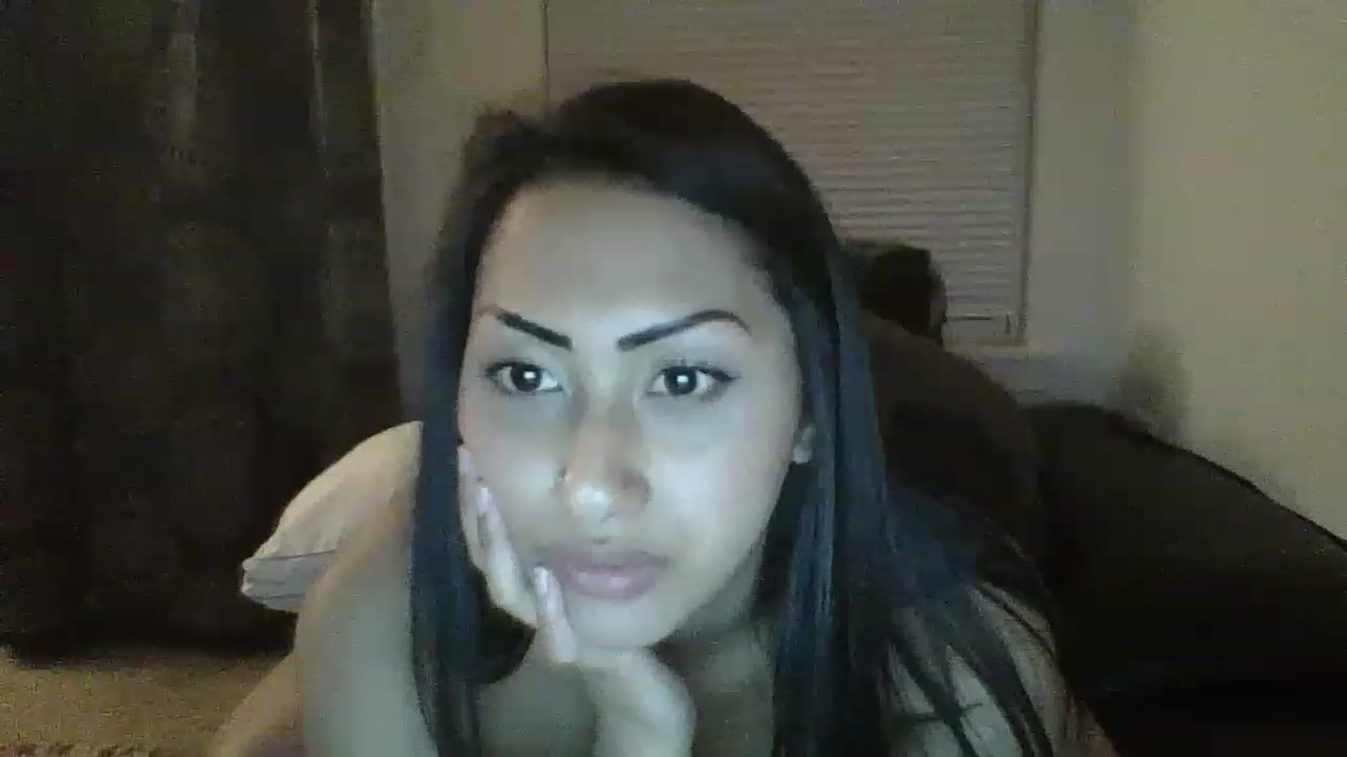 Gallery image thumbnail from chloe1998's myfreecams stream on, 01/31/2023, 08:16 image 15 of 20
