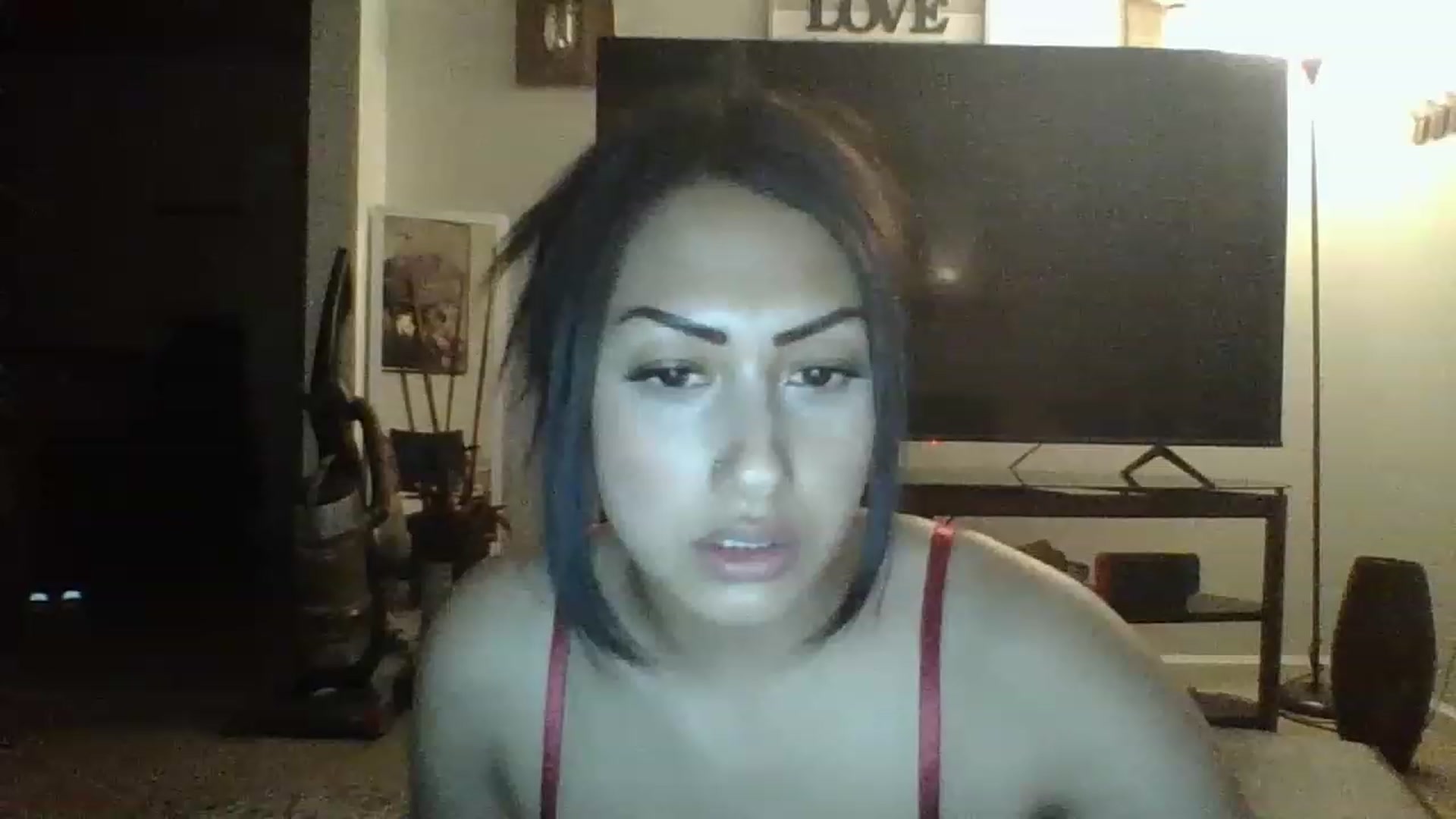 Gallery image thumbnail from chloe1998's myfreecams stream on, 02/06/2023, 07:13 image 5 of 20
