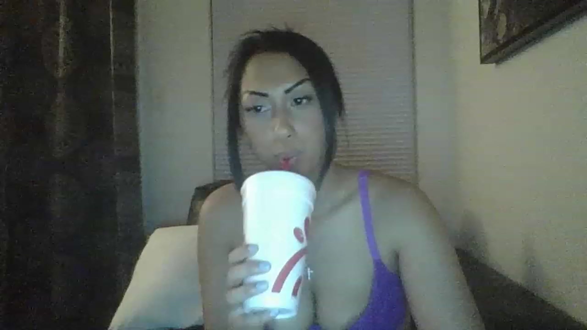 Gallery image thumbnail from chloe1998's myfreecams stream on, 02/14/2023, 09:06 image 17 of 20