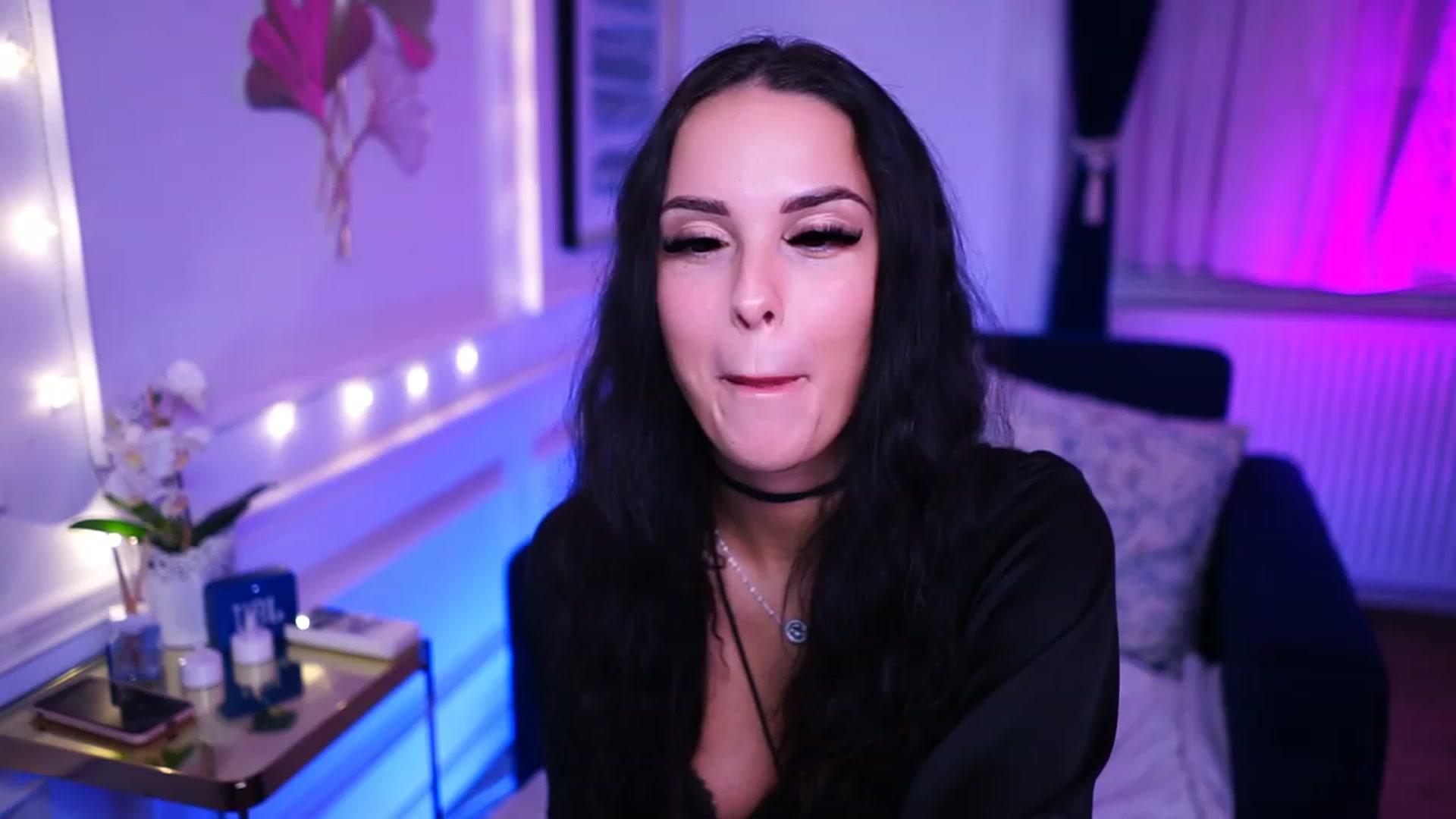 Gallery image thumbnail from cinnabellee's myfreecams stream on, 11/15/2022, 19:29 image 1 of 20