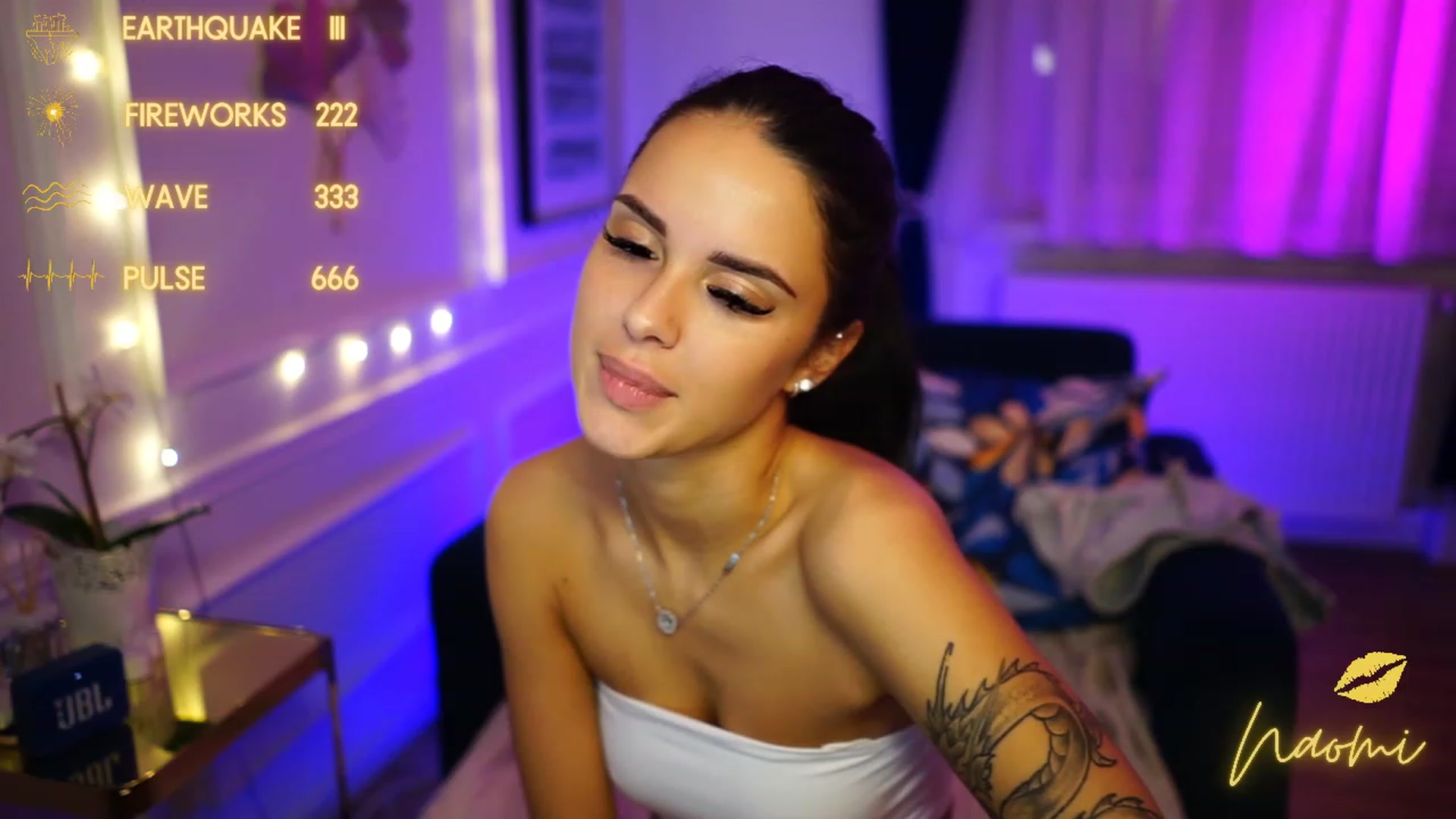 Gallery image thumbnail from cinnabellee's myfreecams stream on, 11/28/2022, 23:56 image 9 of 20