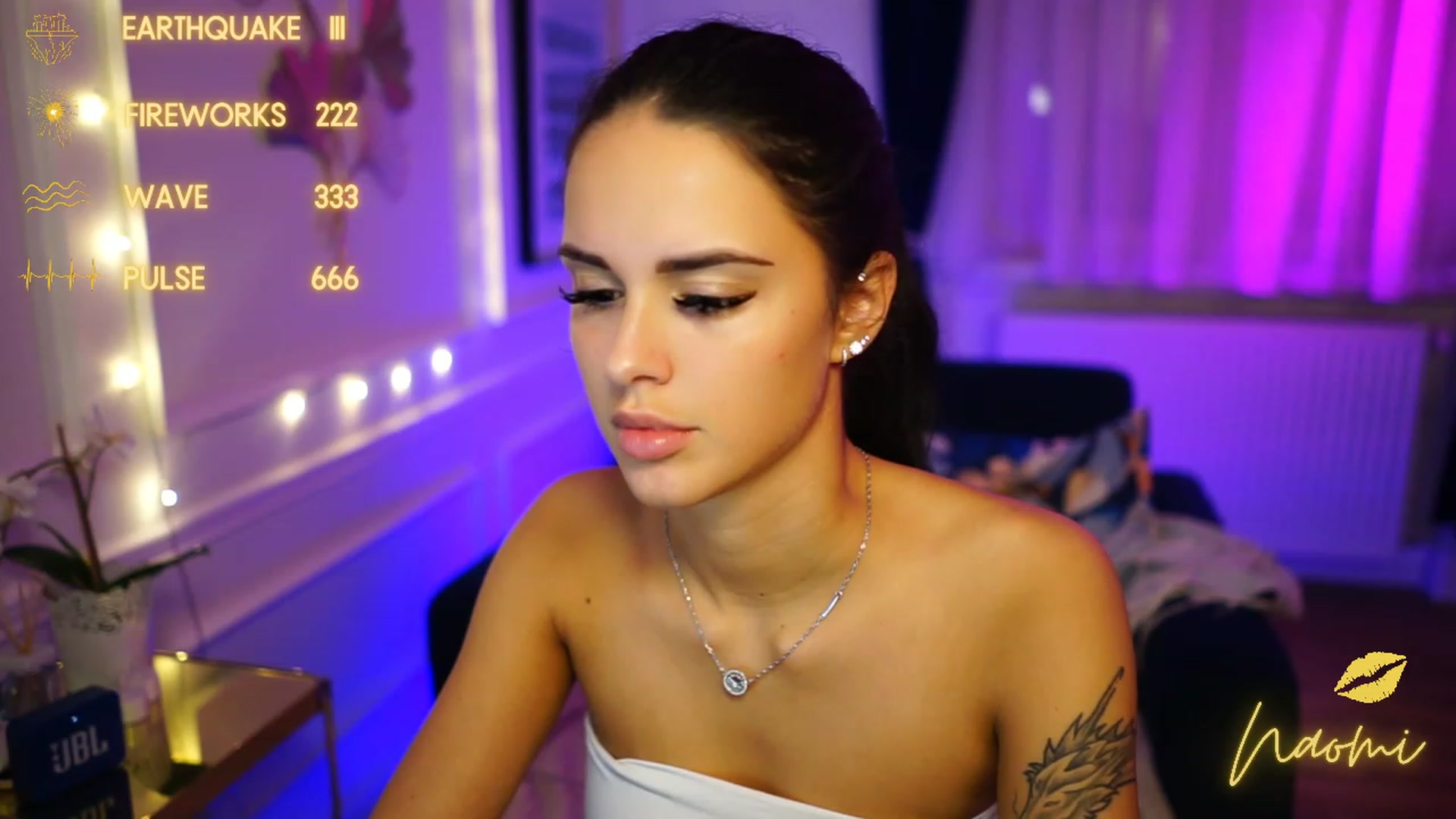 Gallery image thumbnail from cinnabellee's myfreecams stream on, 11/29/2022, 02:04 image 17 of 20