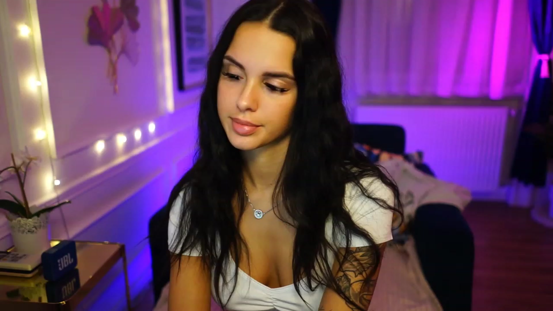 Gallery image thumbnail from cinnabellee's myfreecams stream on, 11/30/2022, 21:17 image 19 of 20