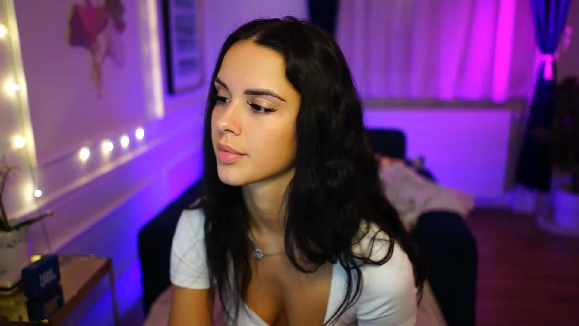 Gallery image thumbnail from cinnabellee's myfreecams stream on, 11/30/2022, 21:17 image 1 of 20