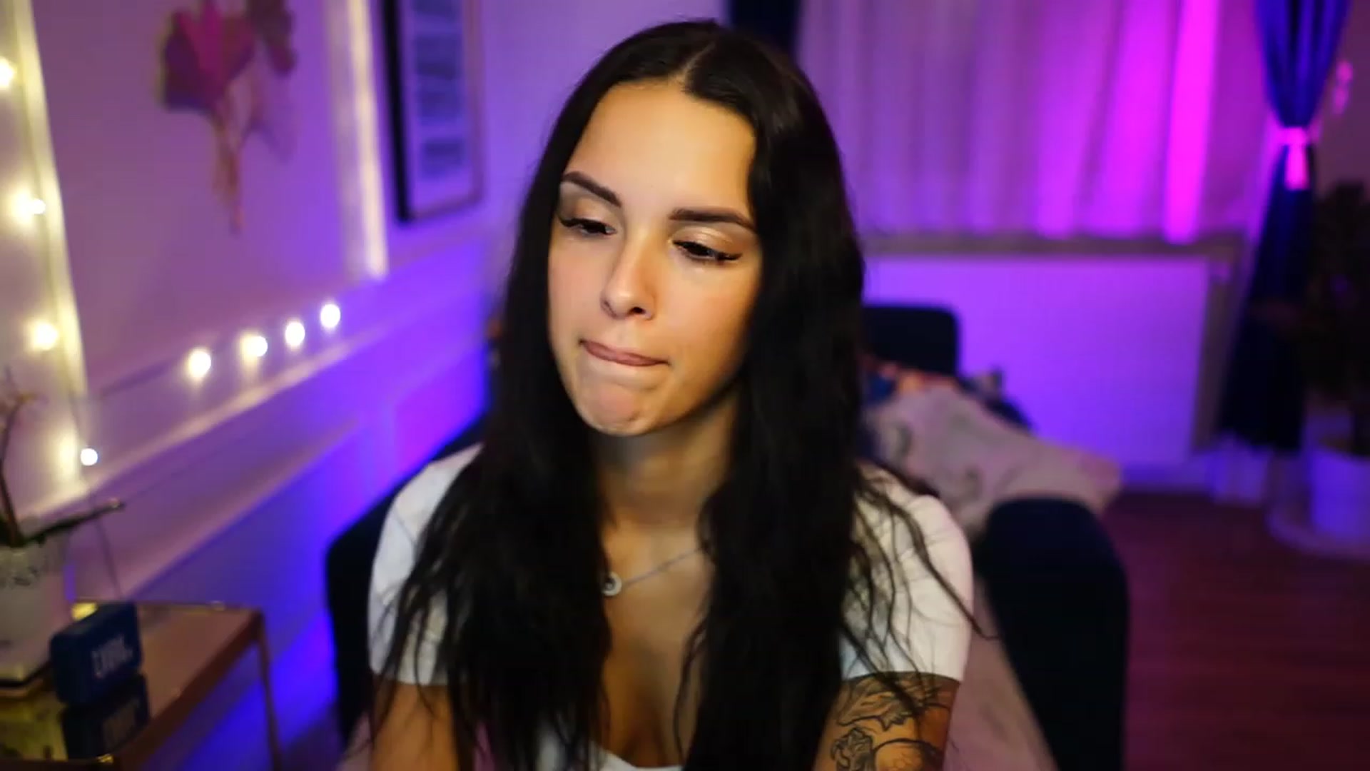Gallery image thumbnail from cinnabellee's myfreecams stream on, 11/30/2022, 21:17 image 5 of 20