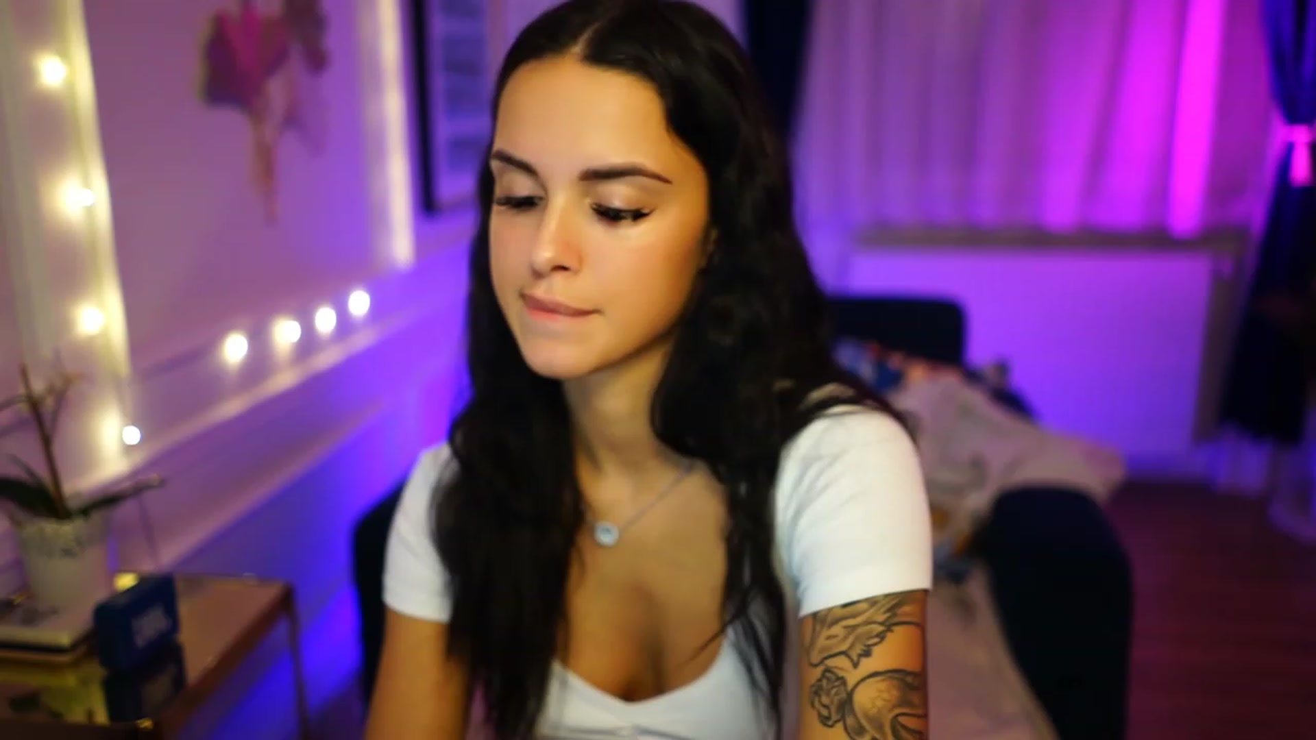 Gallery image thumbnail from cinnabellee's myfreecams stream on, 11/30/2022, 21:17 image 14 of 20