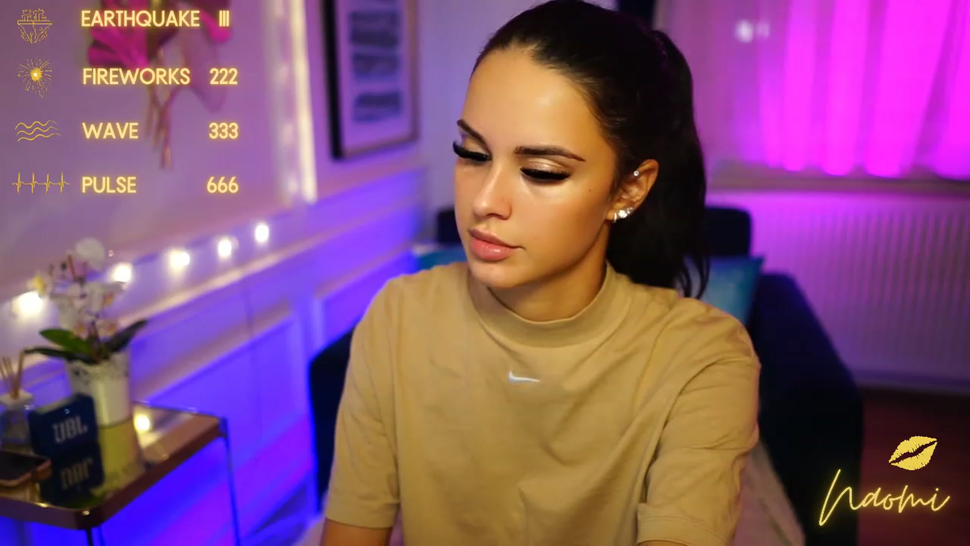 Gallery image thumbnail from cinnabellee's myfreecams stream on, 12/05/2022, 20:32 image 16 of 20