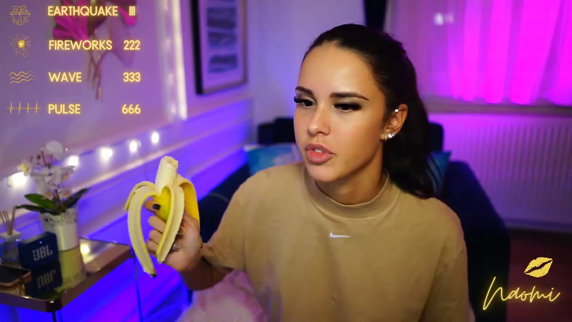 Gallery image thumbnail from cinnabellee's myfreecams stream on, 12/05/2022, 20:32 image 13 of 20