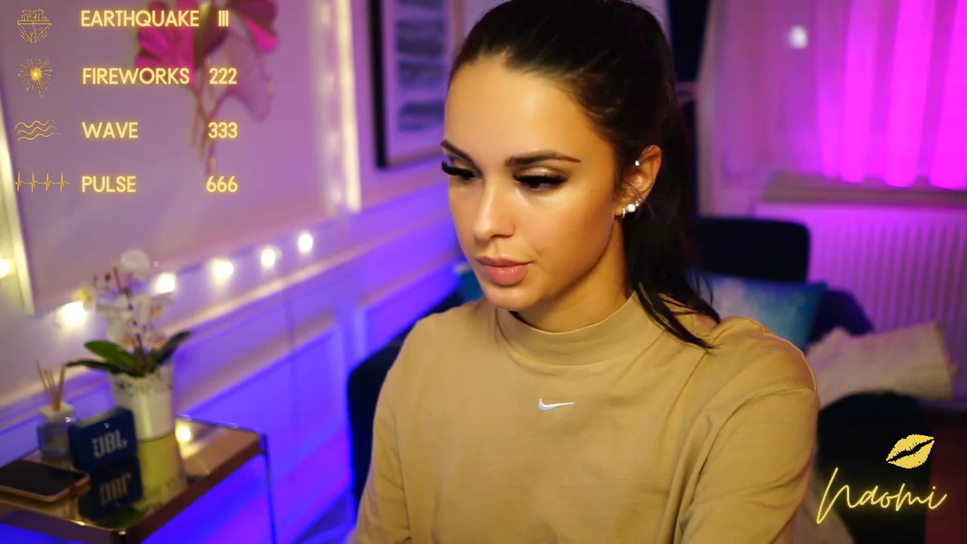 Gallery image thumbnail from cinnabellee's myfreecams stream on, 12/05/2022, 22:56 image 10 of 20