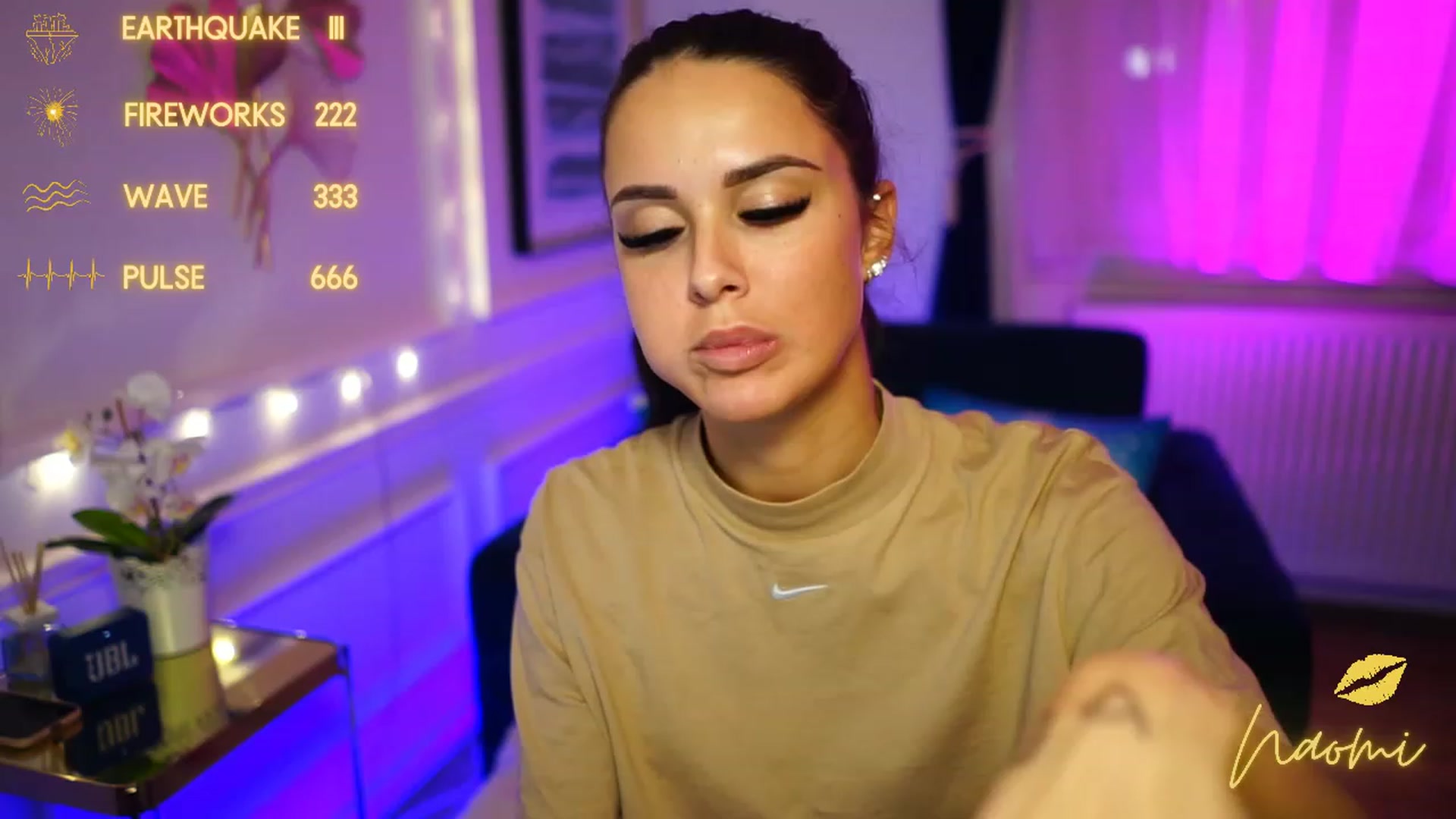 Gallery image thumbnail from cinnabellee's myfreecams stream on, 12/05/2022, 22:56 image 2 of 20