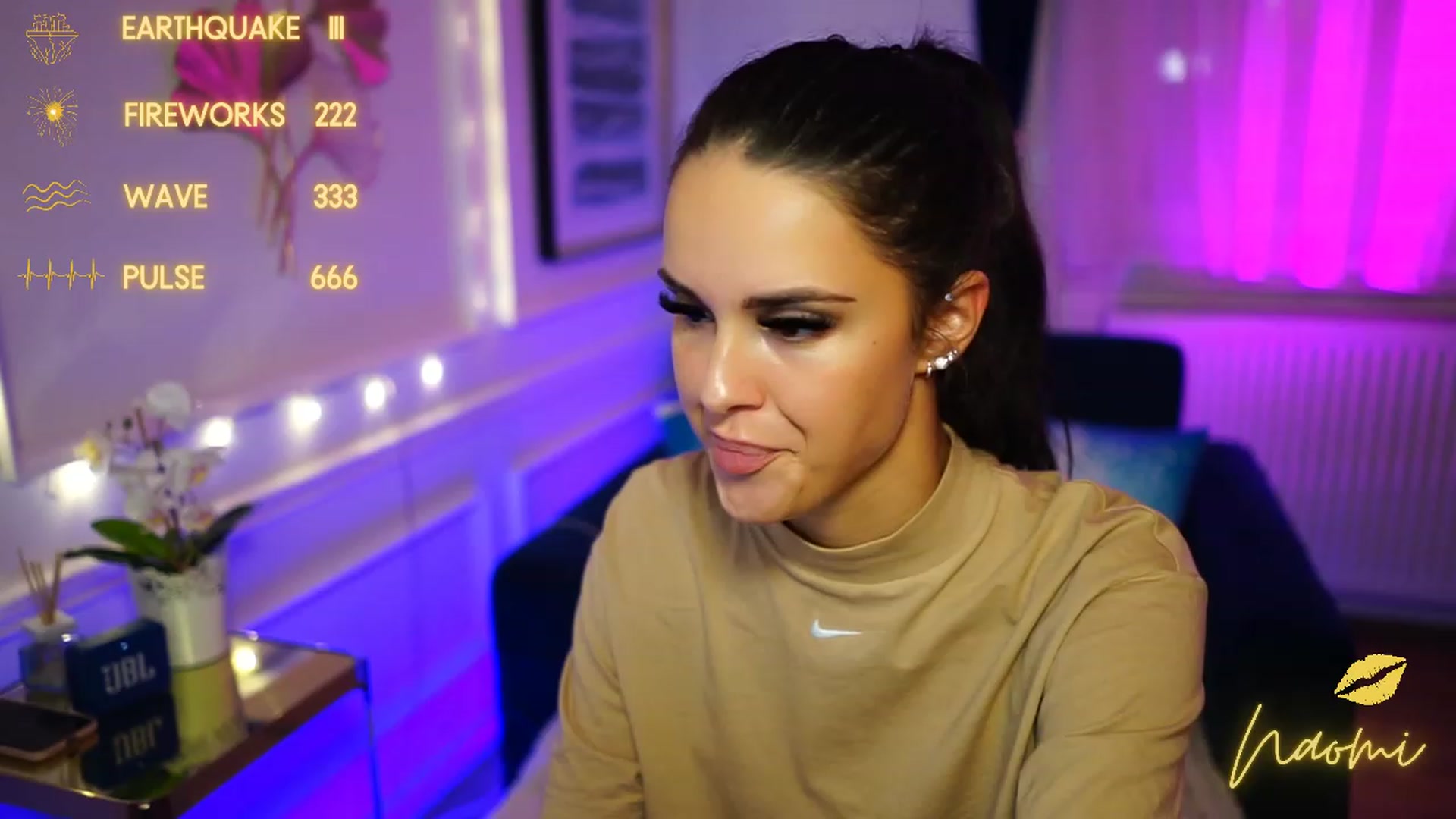 Gallery image thumbnail from cinnabellee's myfreecams stream on, 12/05/2022, 22:56 image 8 of 20