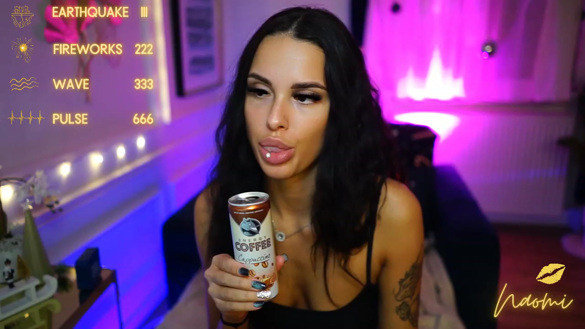 Gallery image thumbnail from cinnabellee's myfreecams stream on, 12/08/2022, 23:06 image 6 of 20
