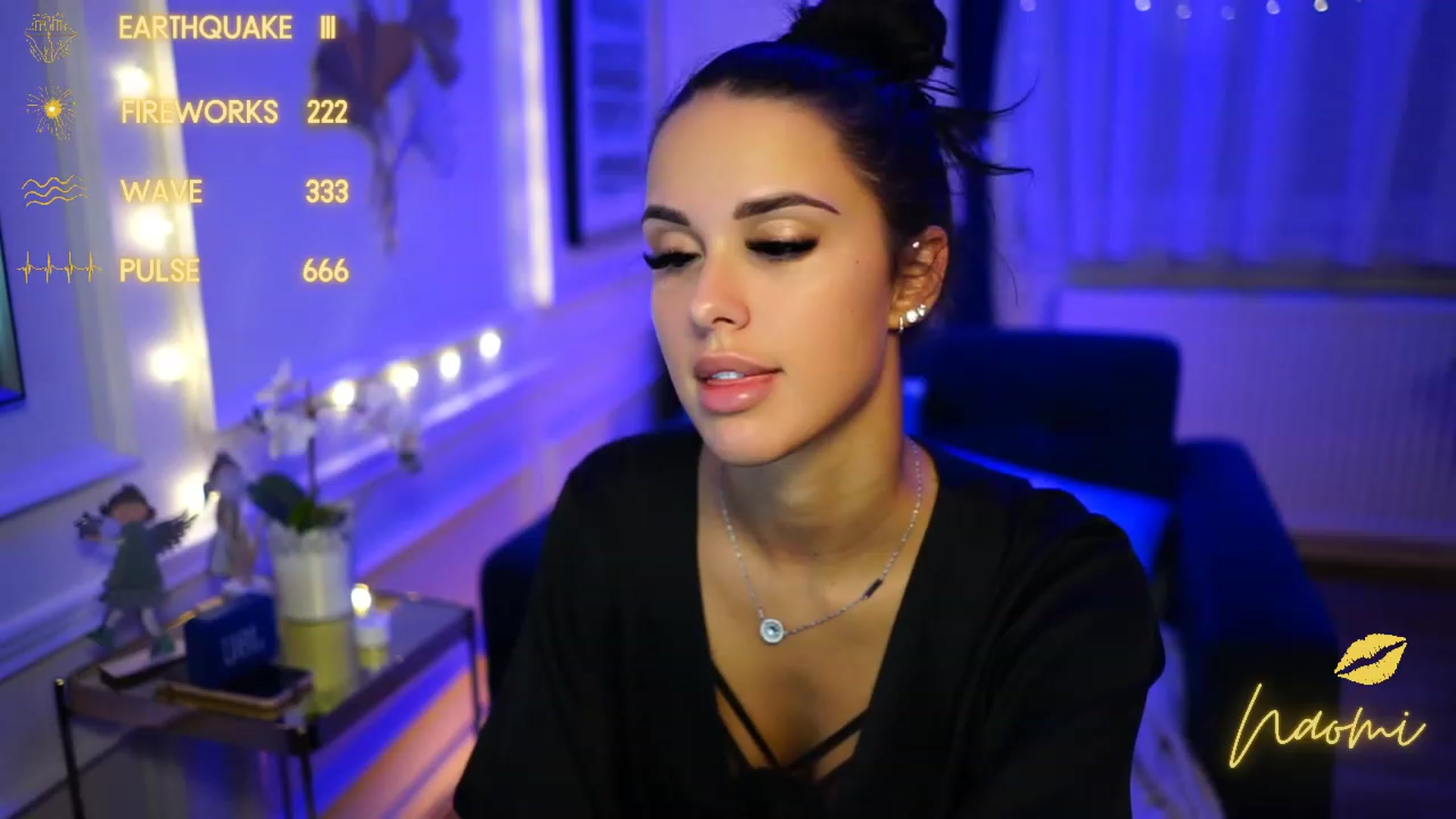 Gallery image thumbnail from cinnabellee's myfreecams stream on, 12/13/2022, 01:17 image 5 of 20