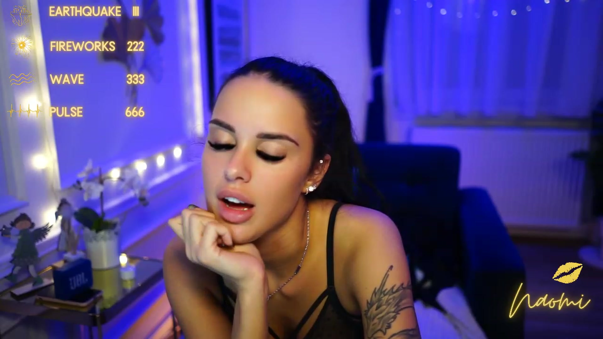 Gallery image thumbnail from cinnabellee's myfreecams stream on, 12/13/2022, 02:12 image 6 of 20