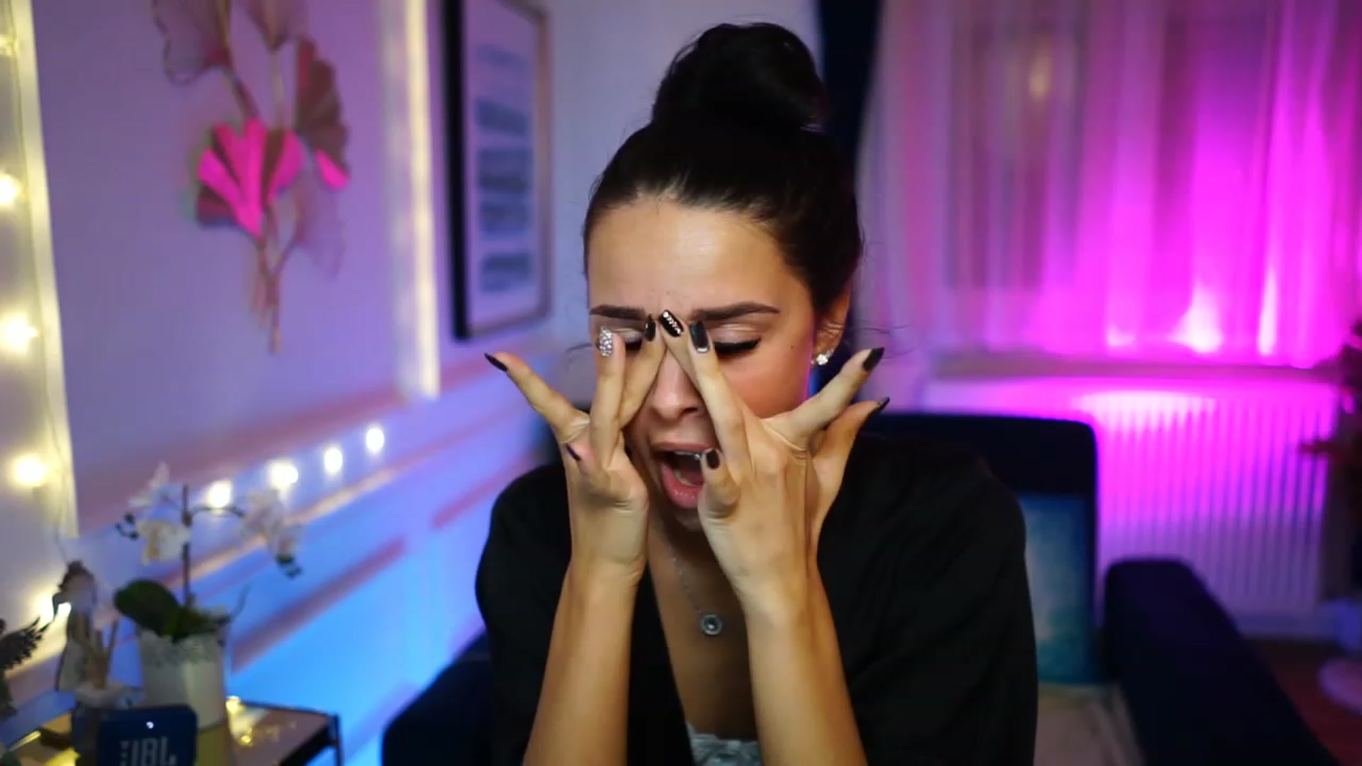 Gallery image thumbnail from cinnabellee's myfreecams stream on, 12/15/2022, 19:57 image 11 of 20