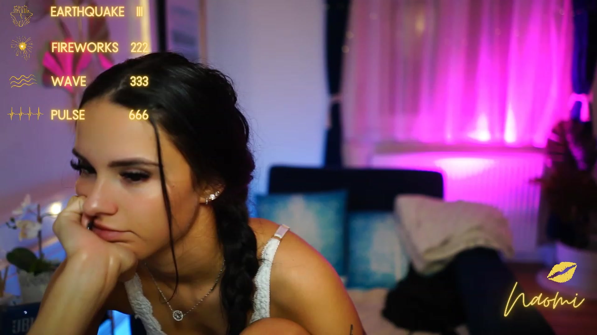 Gallery image thumbnail from cinnabellee's myfreecams stream on, 12/15/2022, 22:18 image 18 of 20