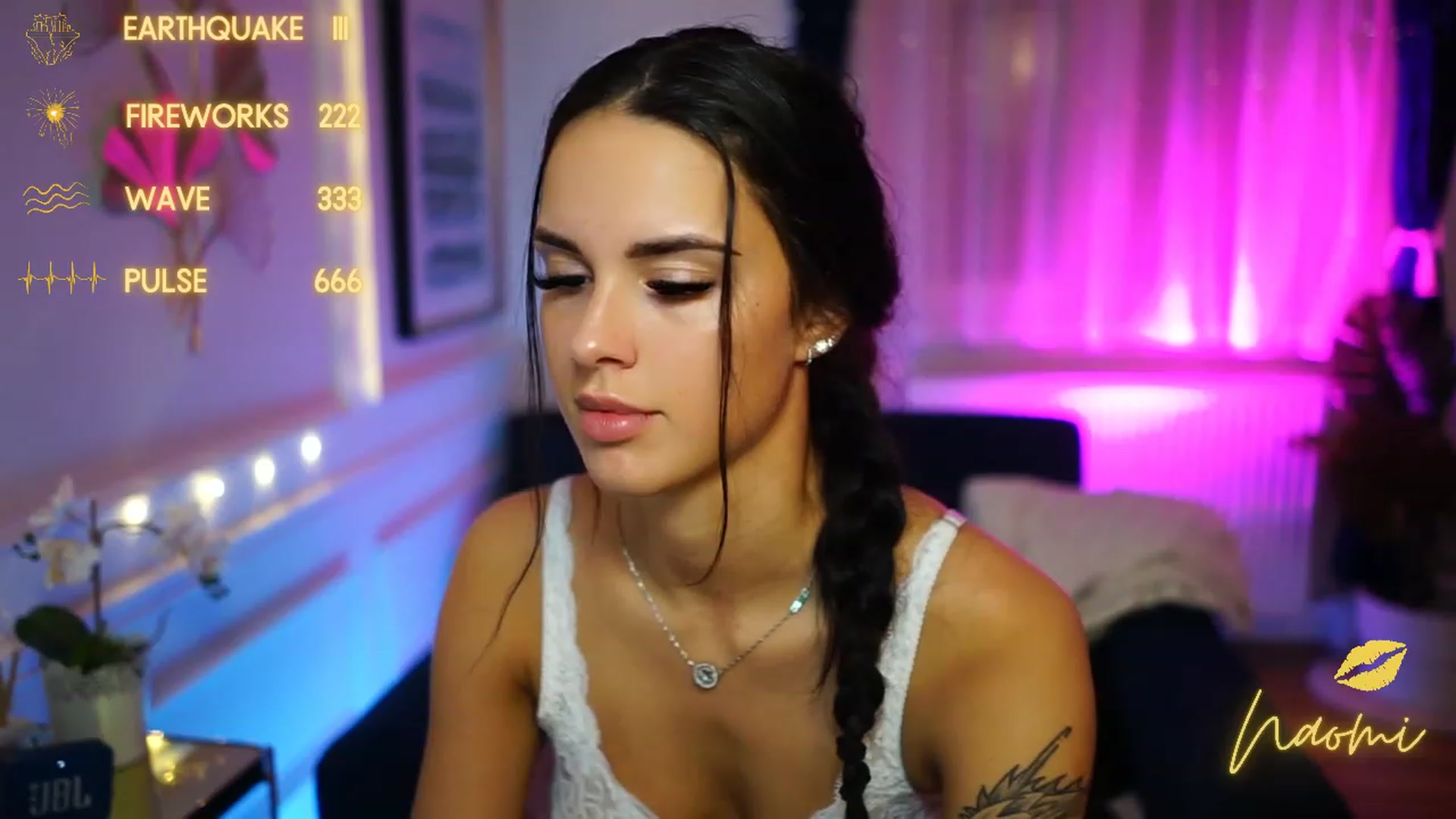 Gallery image thumbnail from cinnabellee's myfreecams stream on, 12/15/2022, 22:18 image 15 of 20