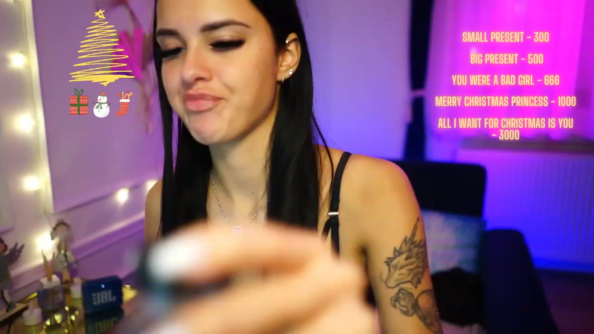 Gallery image thumbnail from cinnabellee's myfreecams stream on, 12/22/2022, 24:24 image 17 of 20