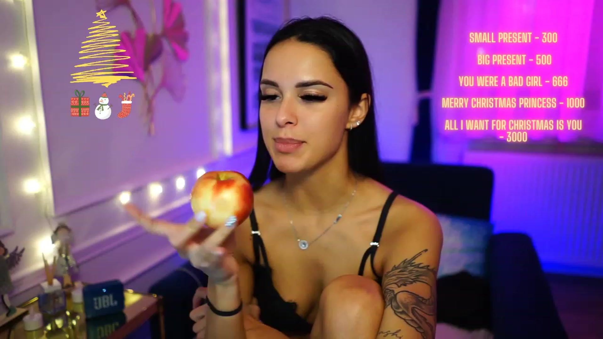 Gallery image thumbnail from cinnabellee's myfreecams stream on, 12/22/2022, 24:24 image 15 of 20